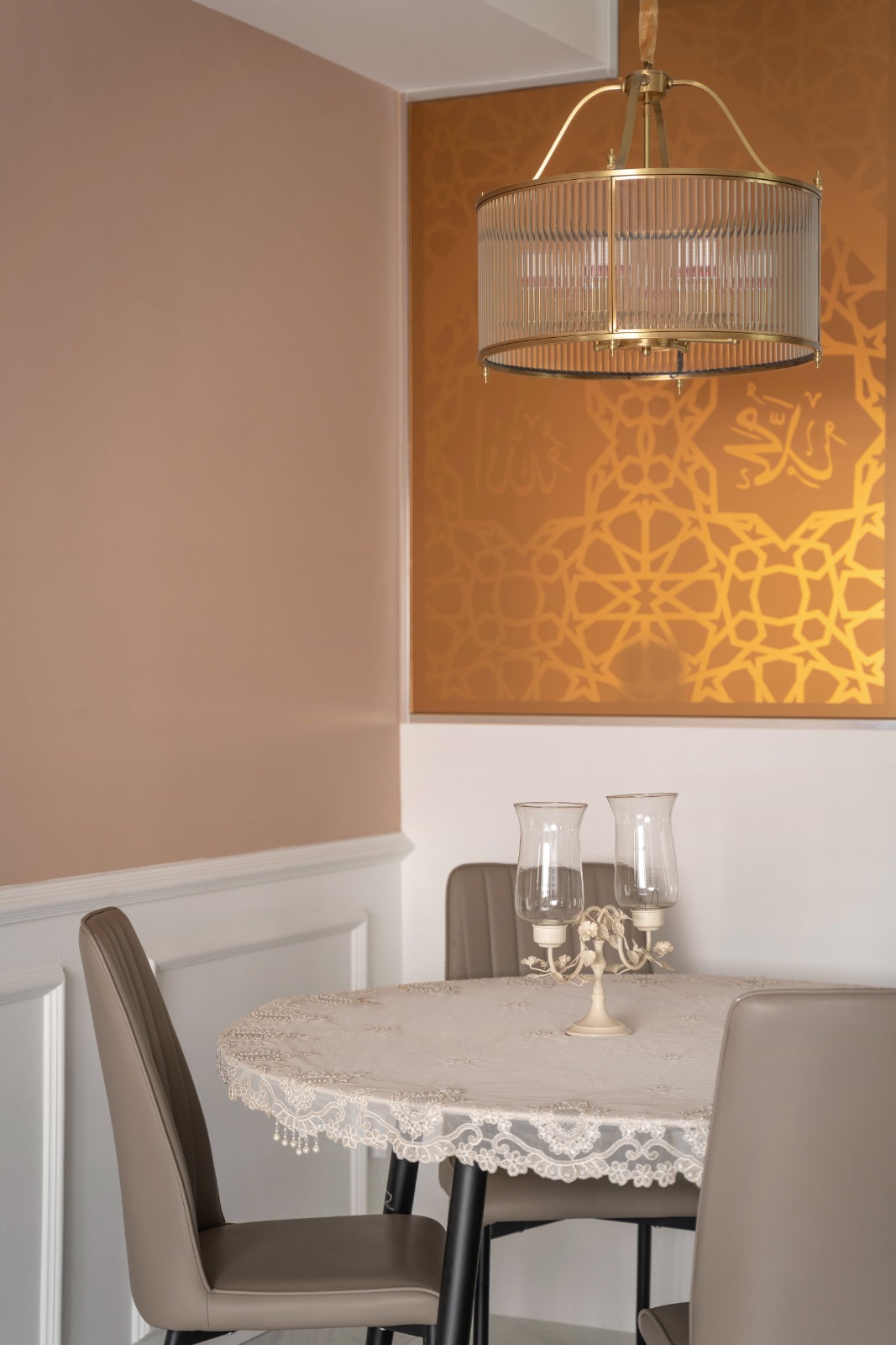 A bold, romantic Modern French home 💕