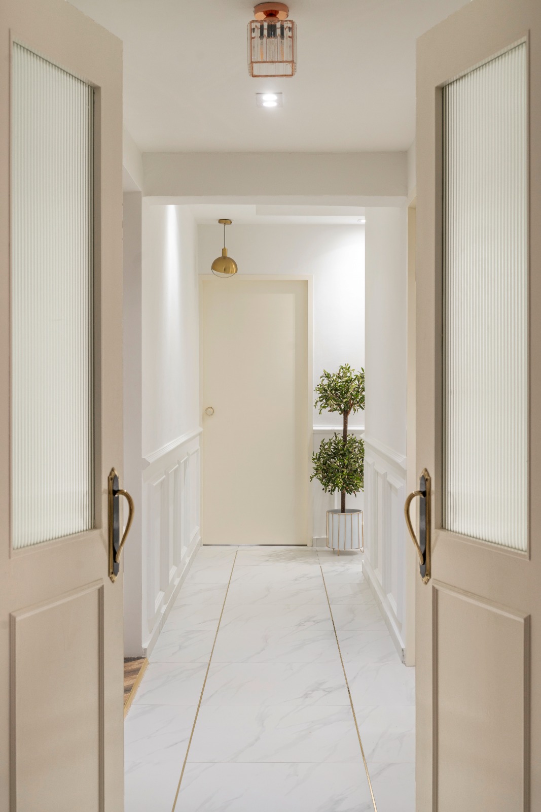 A bold, romantic Modern French home 💕