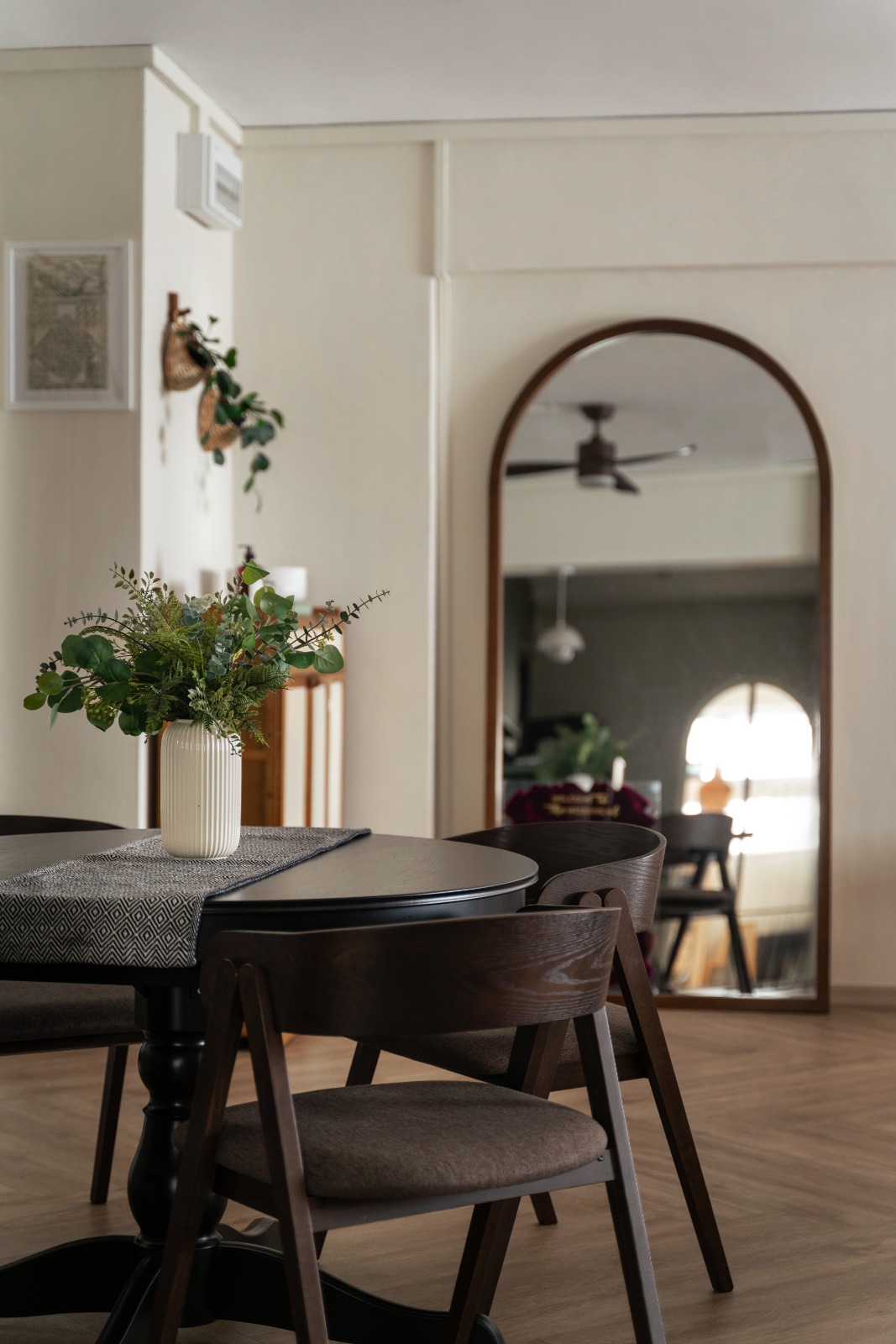 A peek inside a cozy, stylish home 👀🛋️