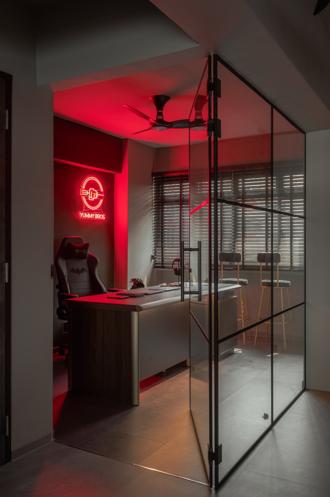 Bold, understated Modern Industrial home 🖤