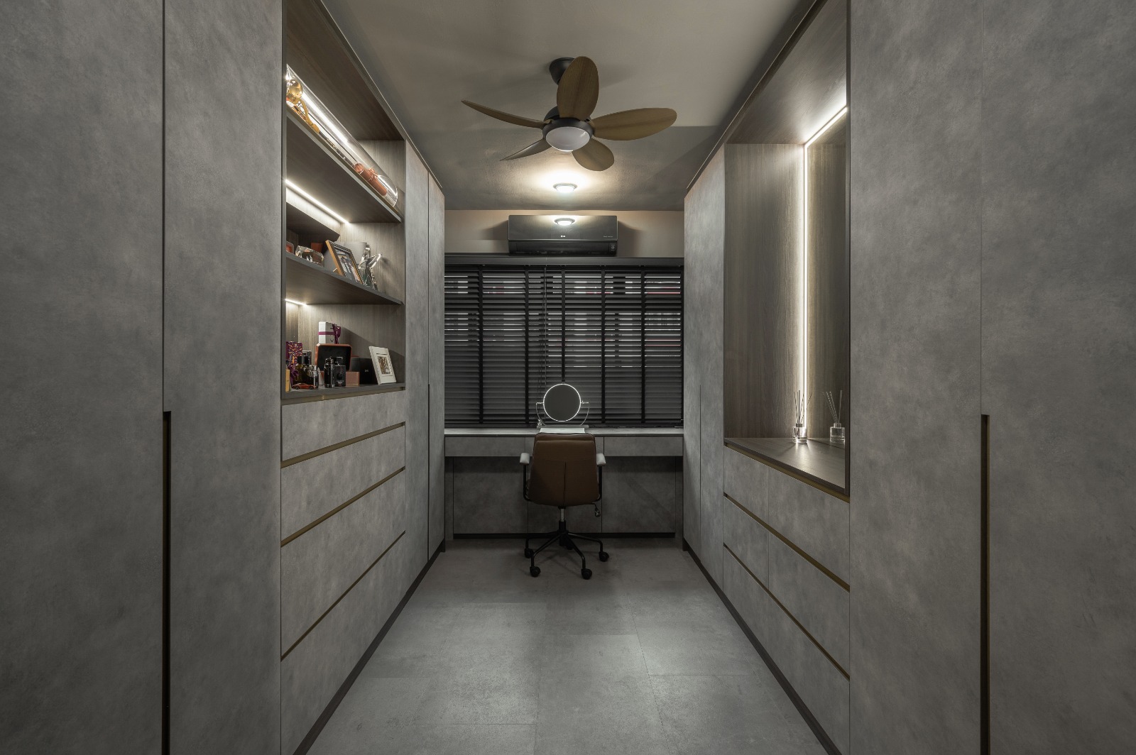 Bold, understated Modern Industrial home 🖤