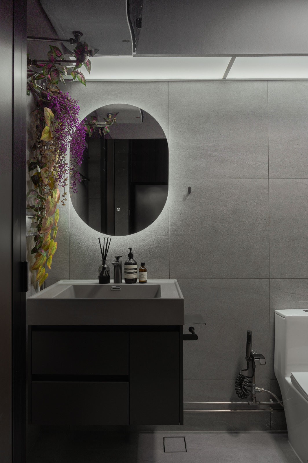 Bold, understated Modern Industrial home 🖤