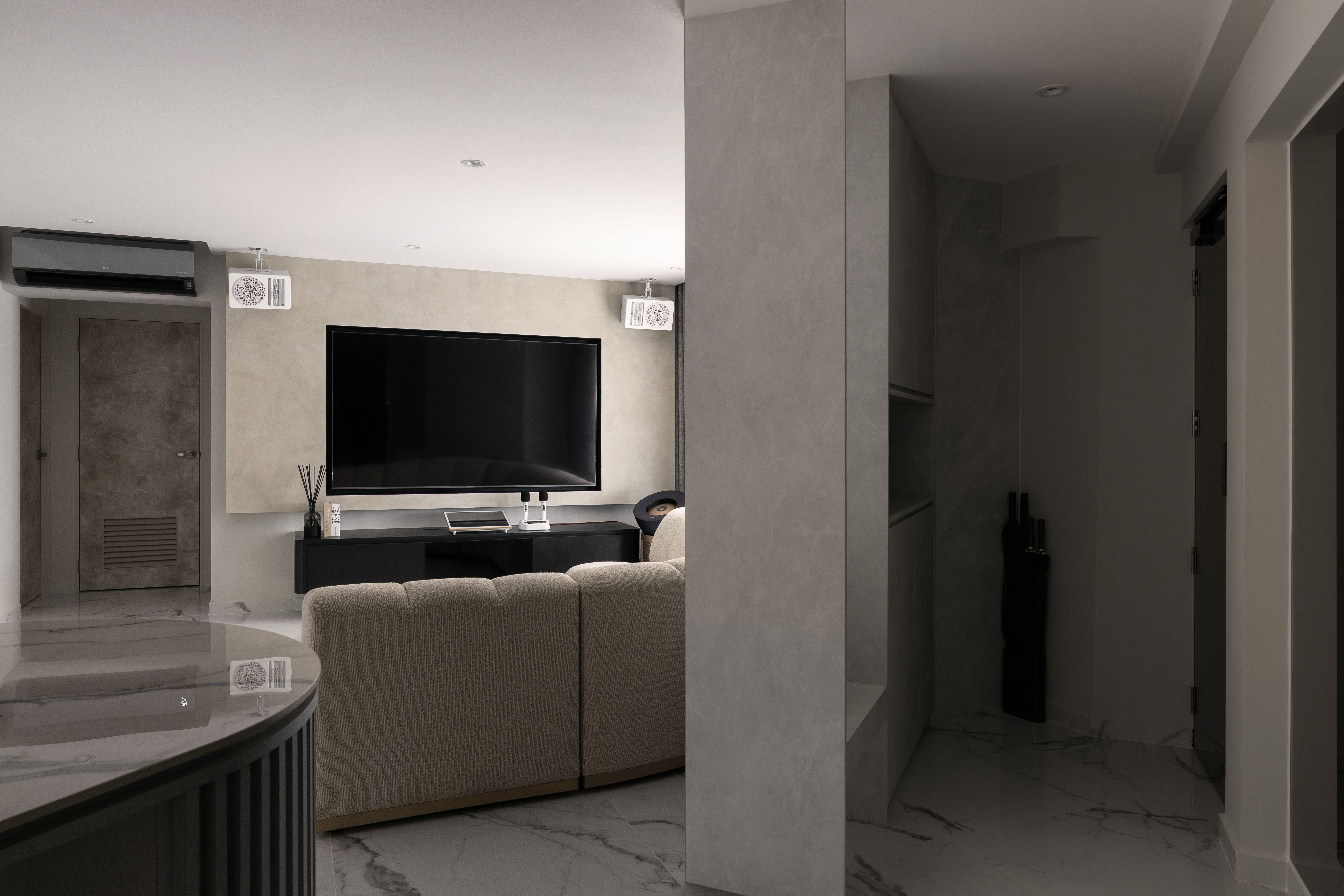 Home Tour: Modern Luxury Makeover of our 1990s Flat