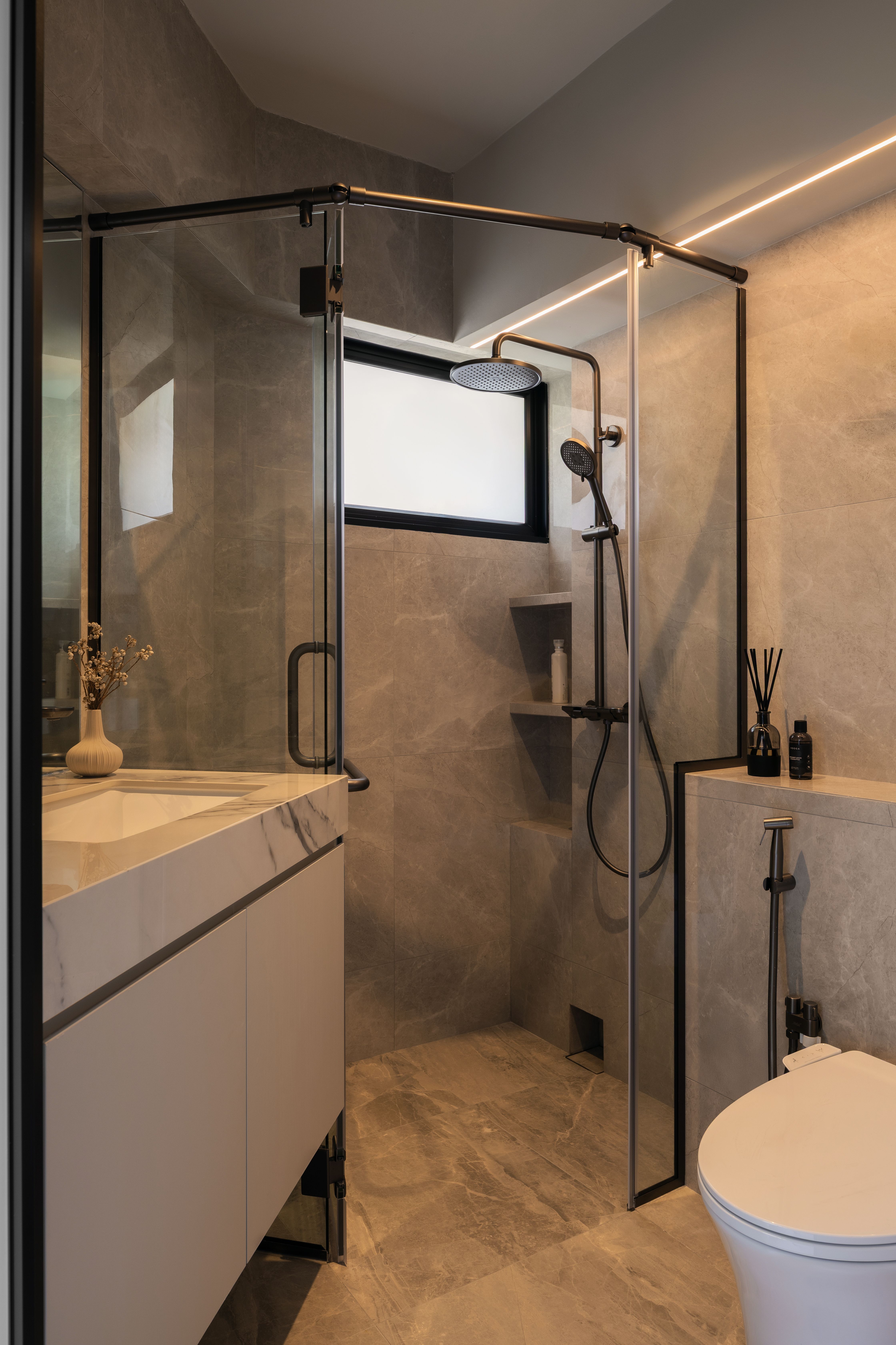 Home Tour: Modern Luxury Makeover of our 1990s Flat