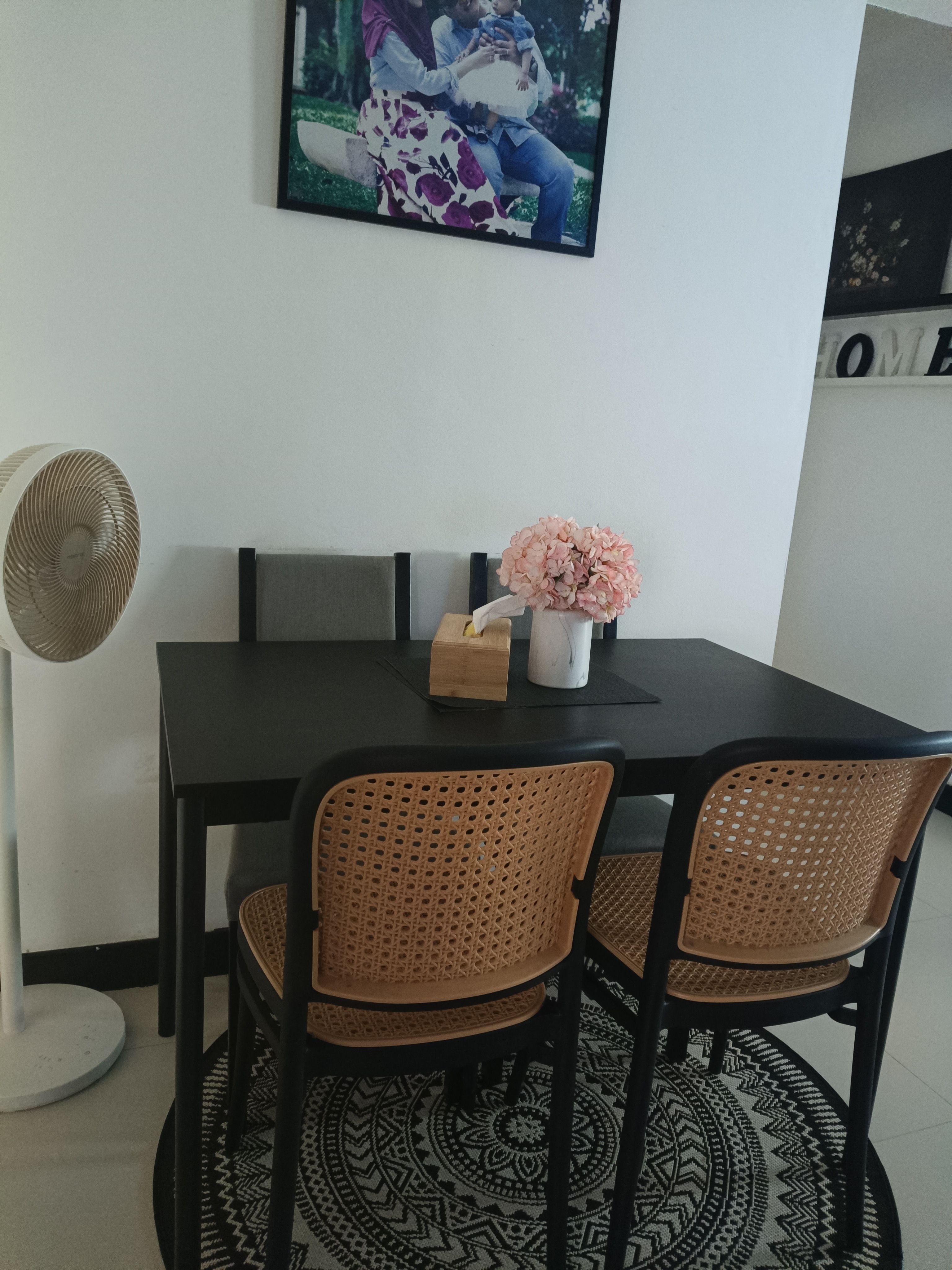 A tiny dining area that can accommodate 6pax.