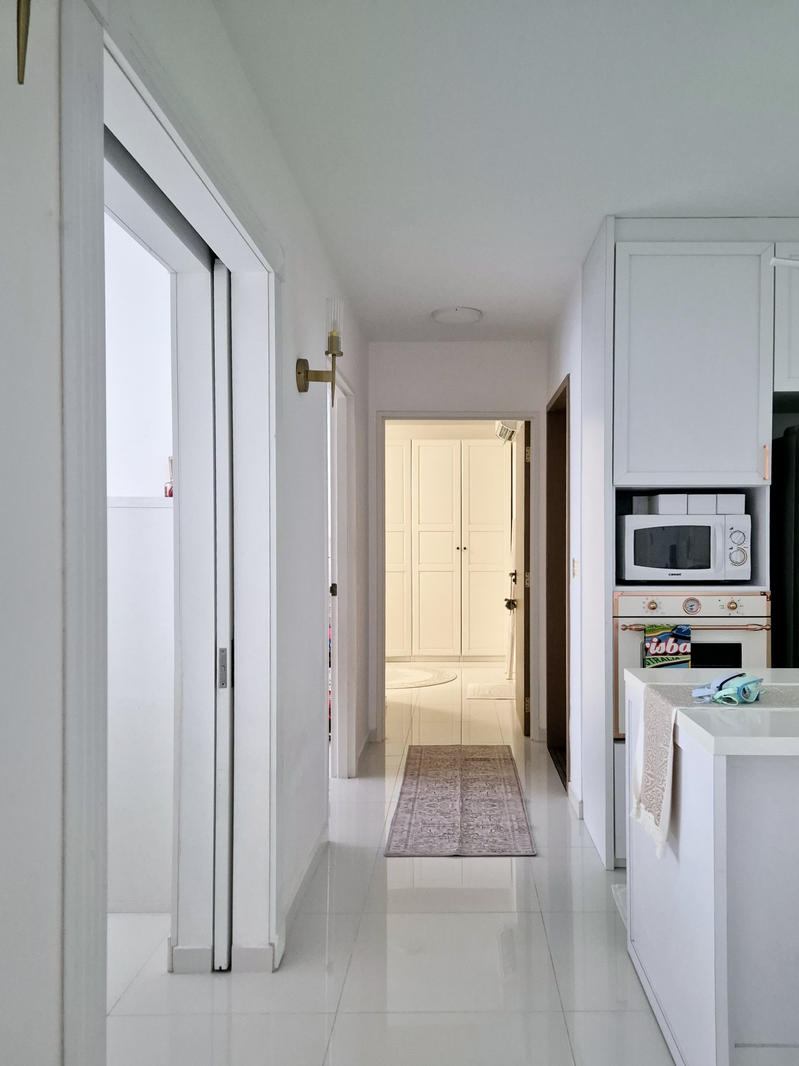 We removed the typical bathmat & replaced it with something minimal!