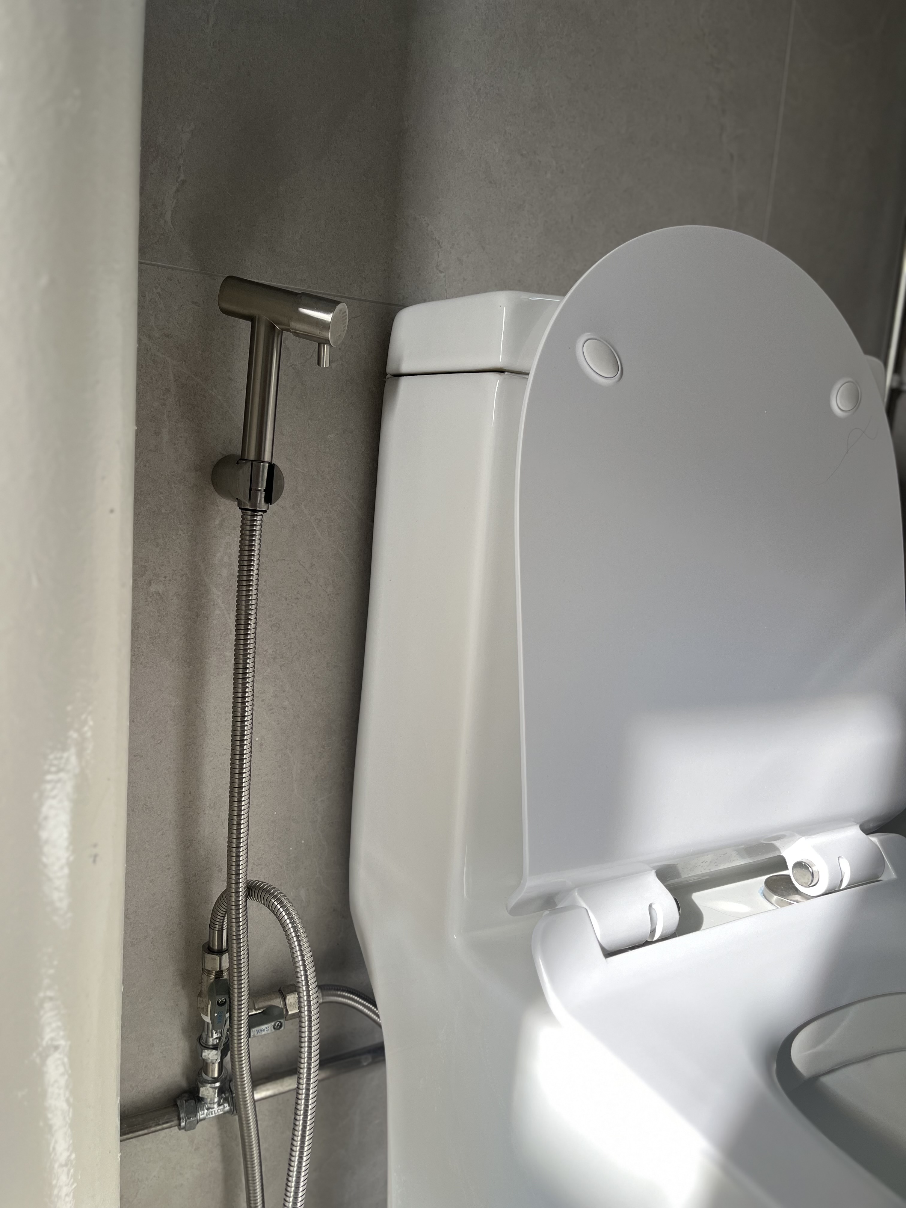 Love Me! It’s Common Courtesy!