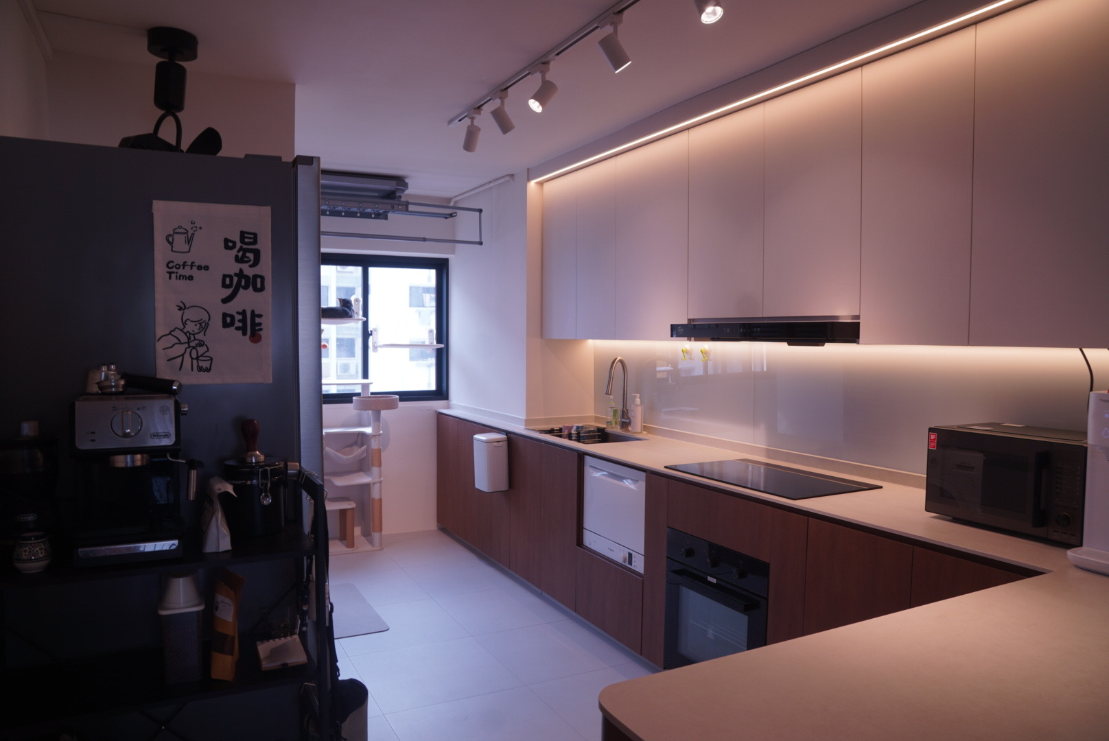 Soft neutral tones for a cozy, cat-approved sanctuary