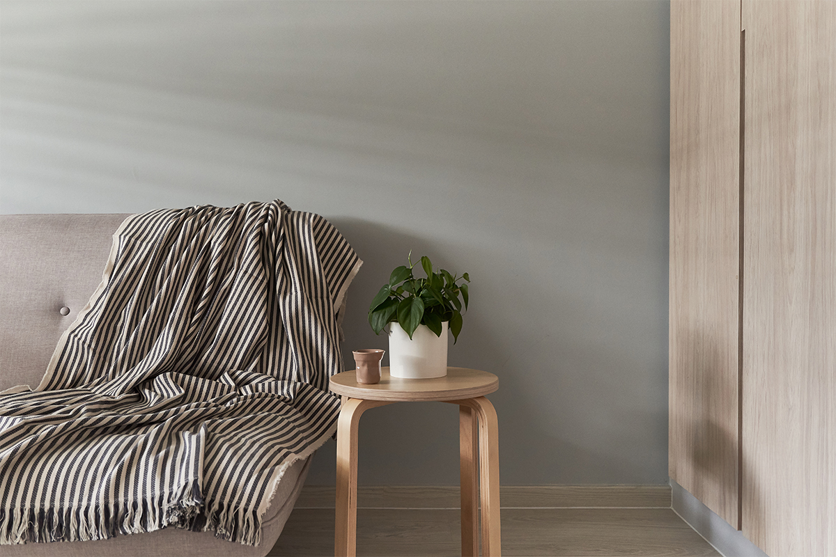 Stirling Road: A Calm, Thoughtful 3-Room Resale 1970