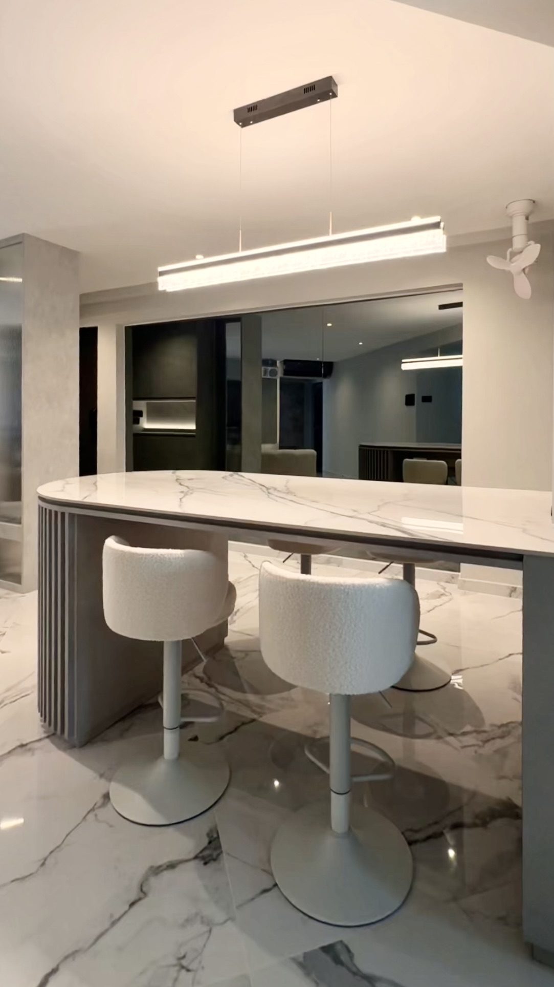 Mirror-mirror-on-the-wall-🪞✨