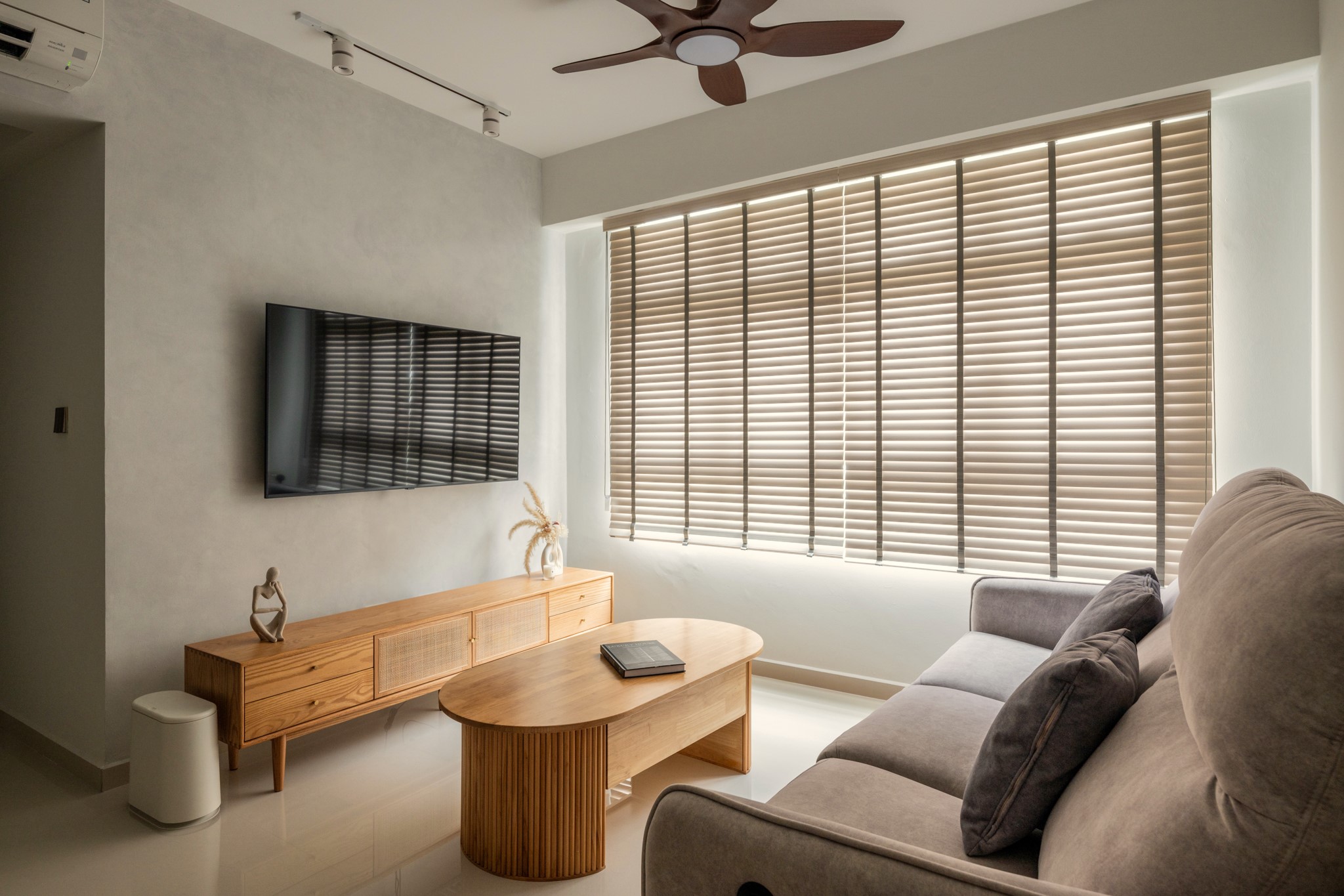 Home-Tour:-Creamy-4-room-HDB-With-Japandi-Touches