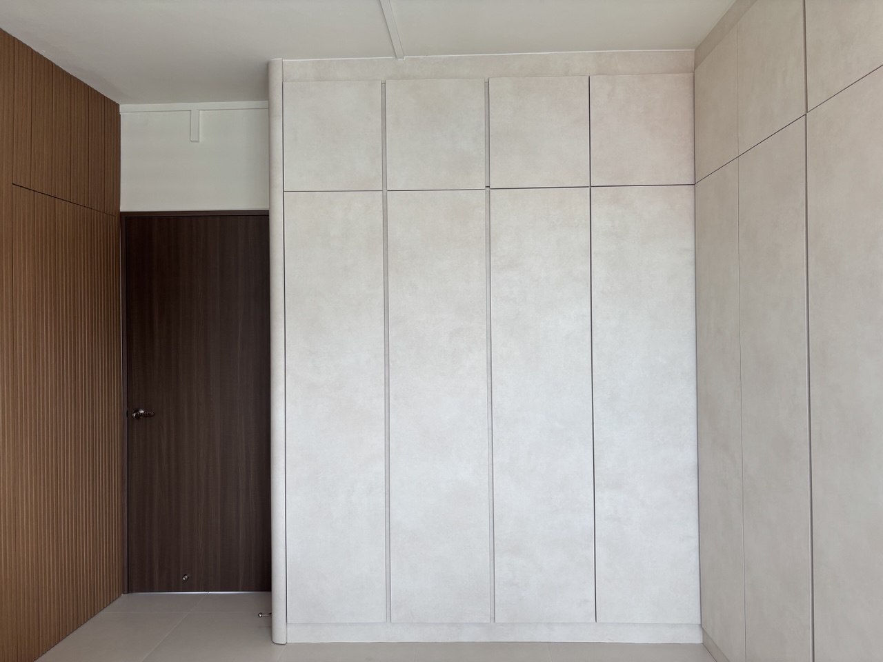 70/30 Wardrobe Split… Guess Who’s Winning? 😅