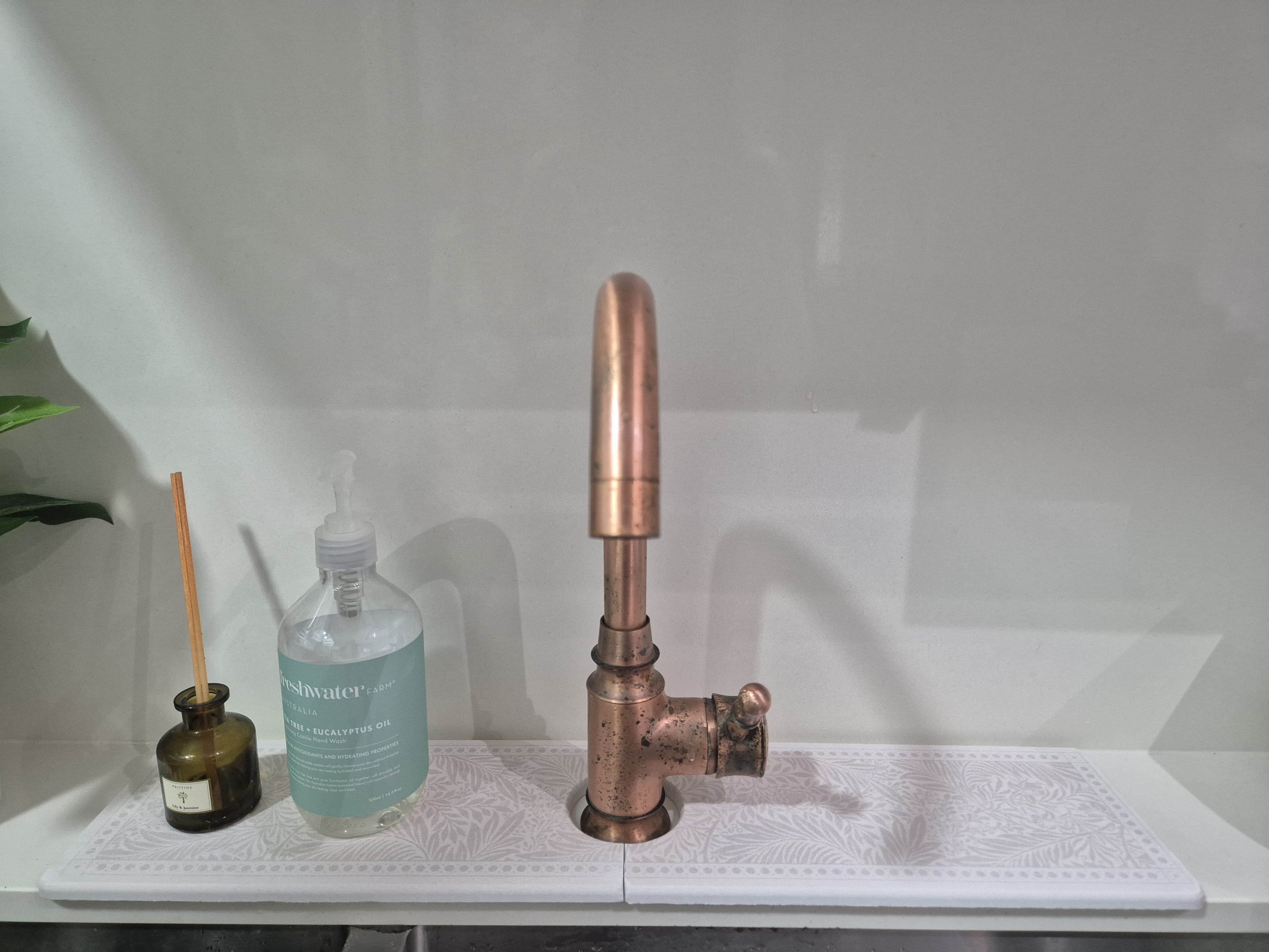 Goodbye grout moulds! Hello, Diatomite mat for sinks!