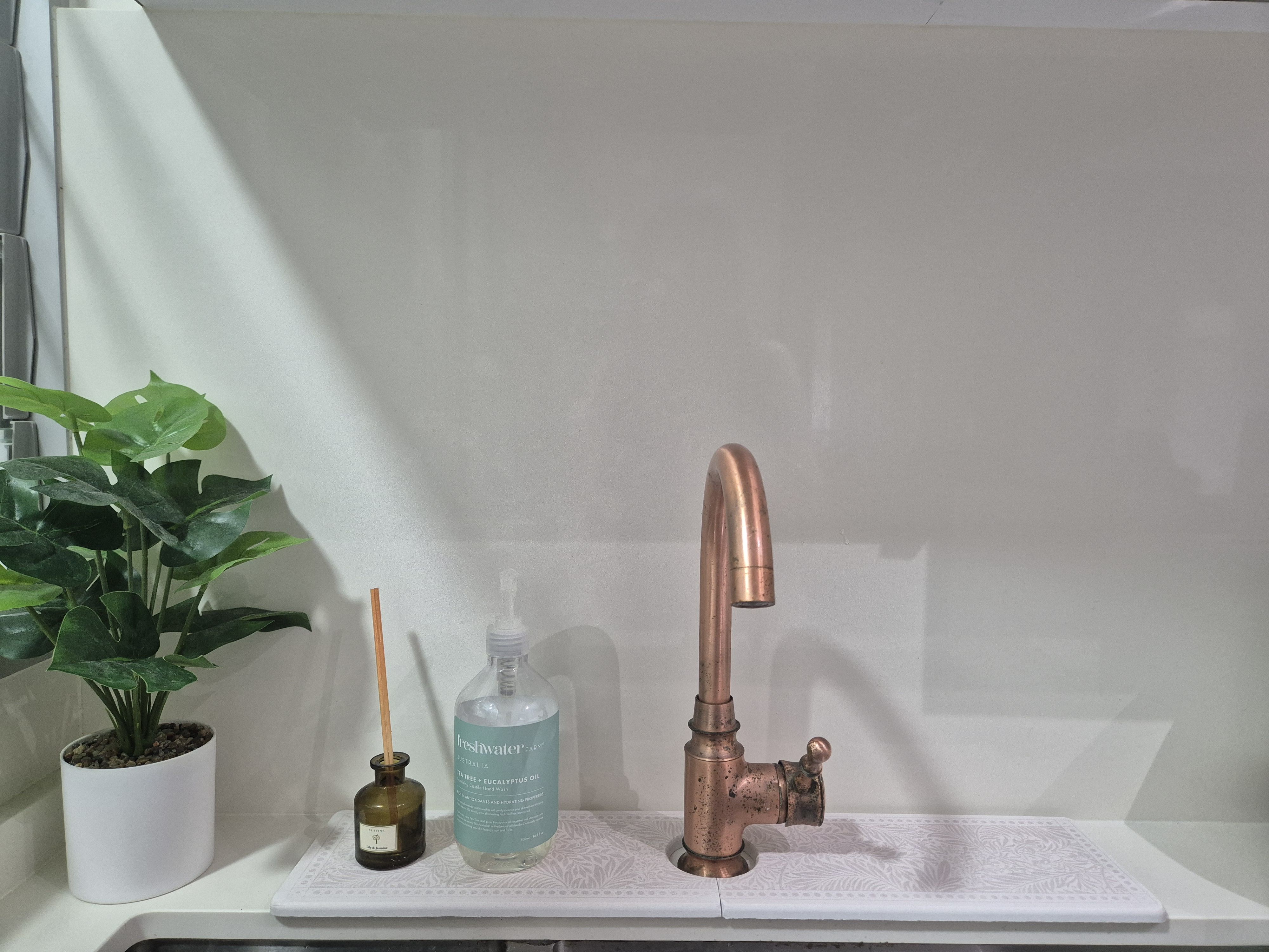 Goodbye grout moulds! Hello, Diatomite mat for sinks!