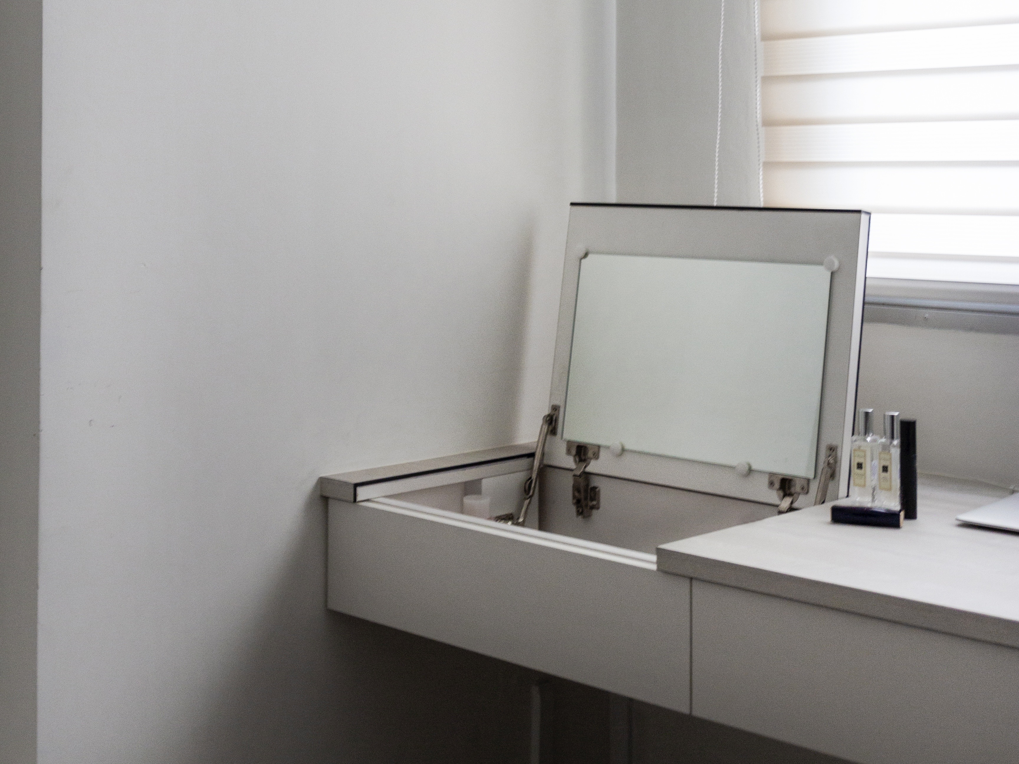 White Slated - Chai Chee