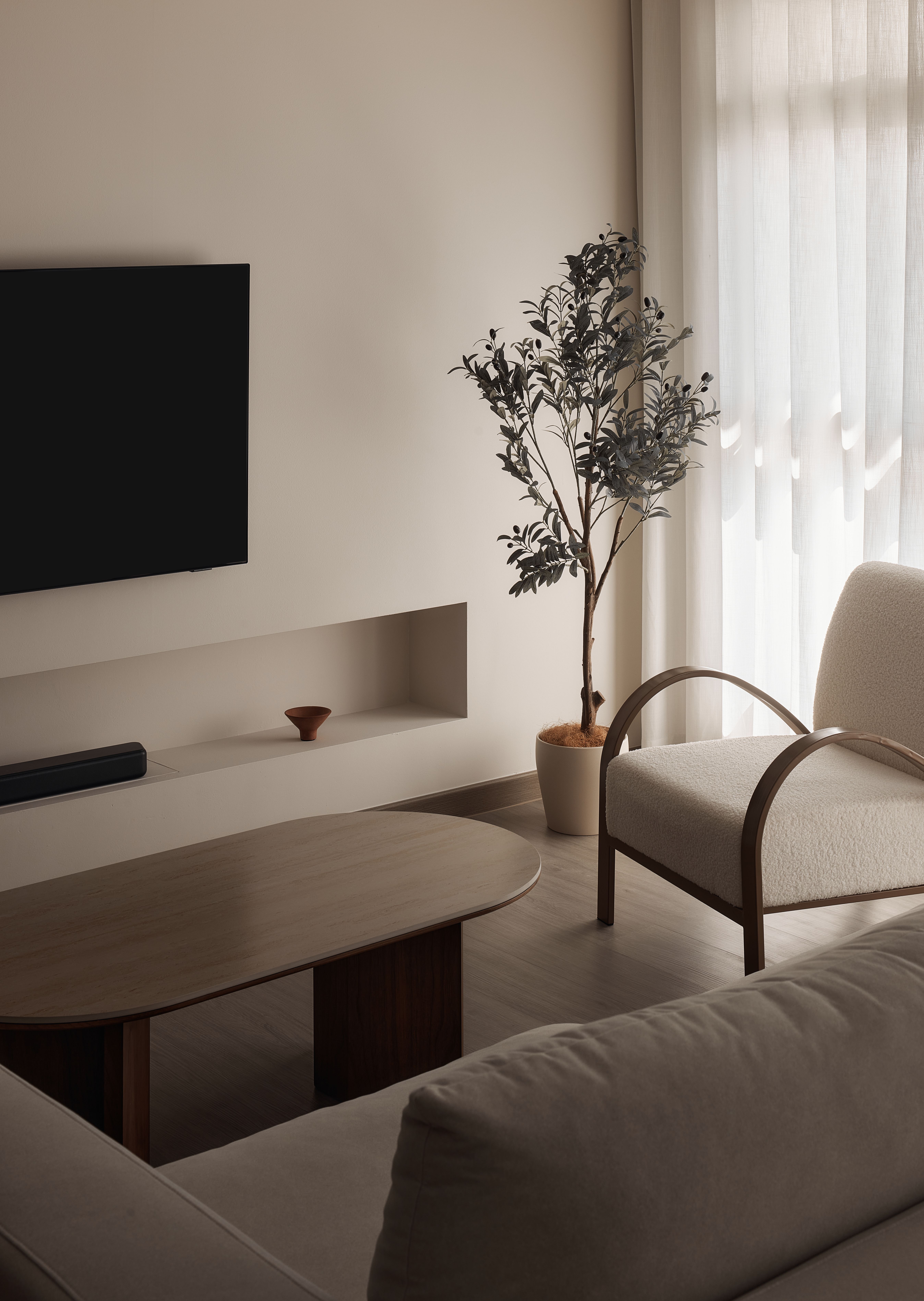 Living Room - How we kept the clutter away!