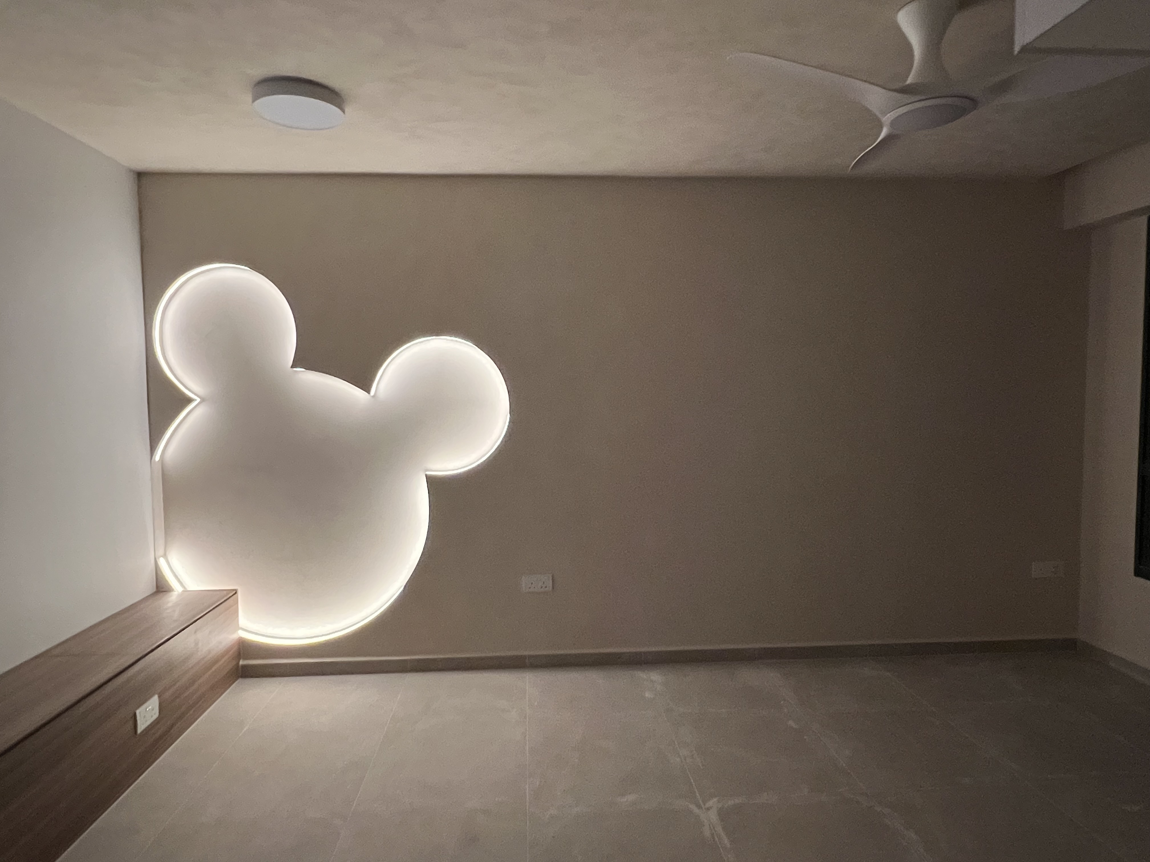 No one believe we had this wall 👀