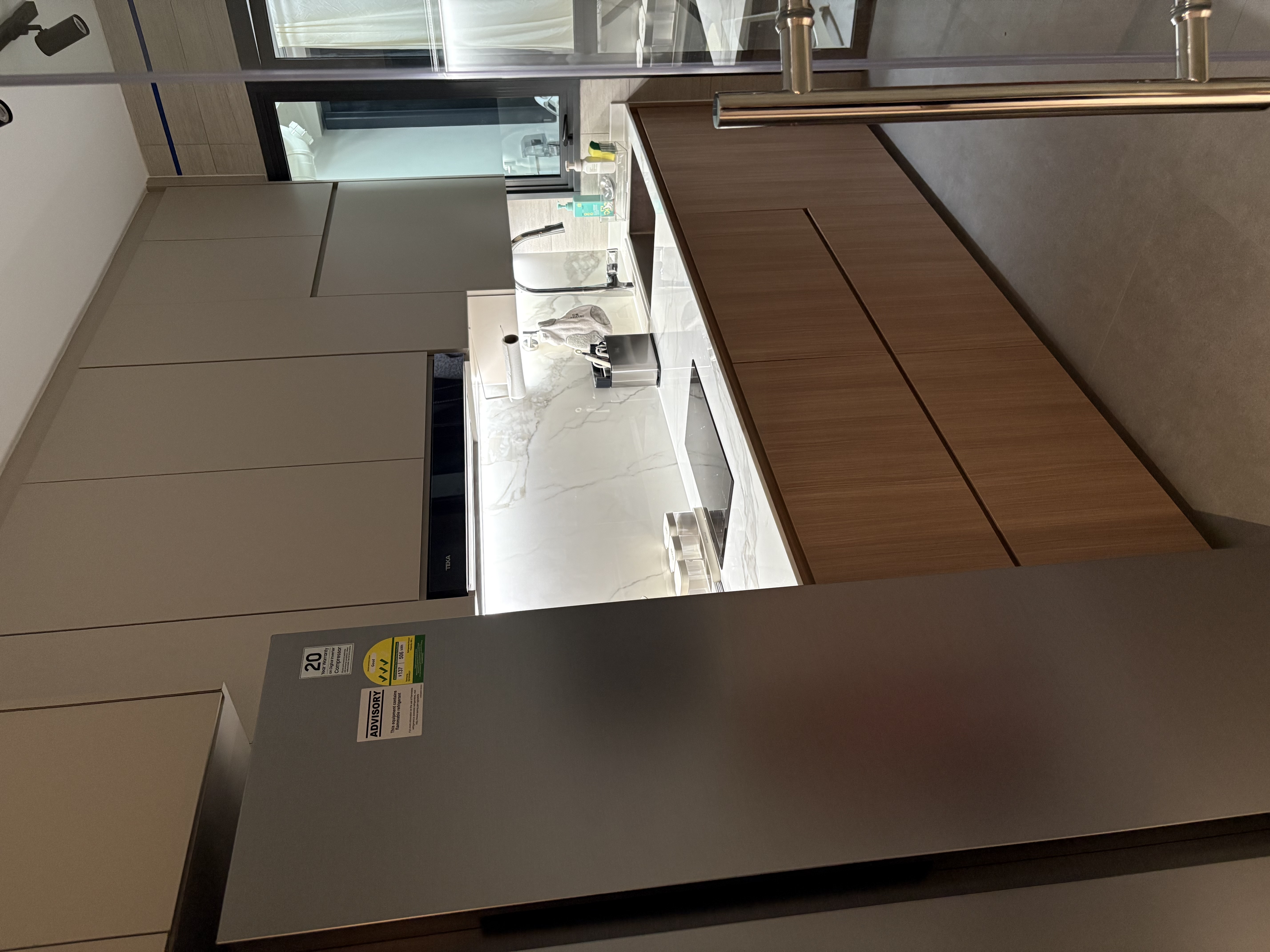 Take a look on our Modern Hotel/Condo vibes kitchen 🥰