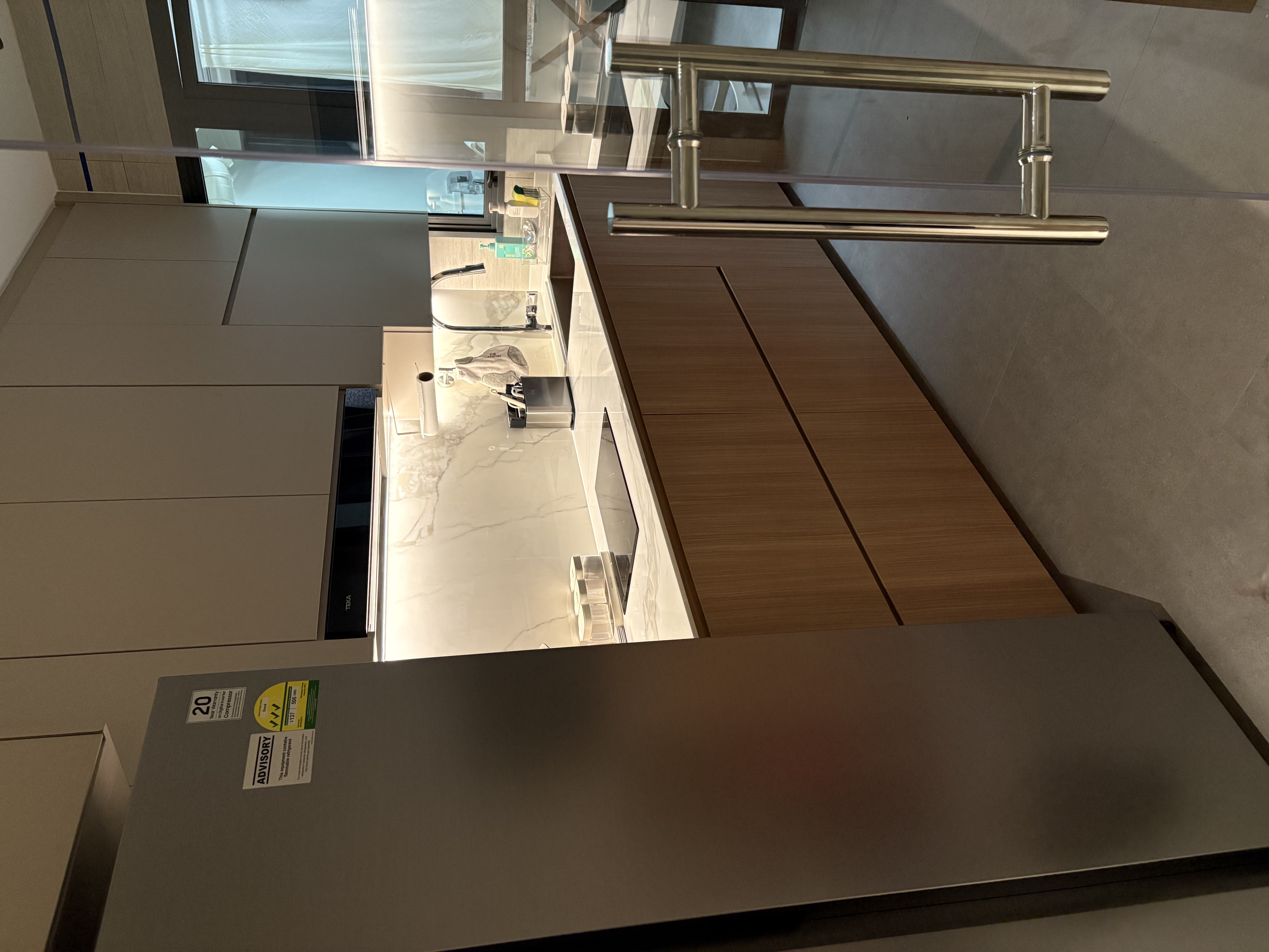 Take a look on our Modern Hotel/Condo vibes kitchen 🥰