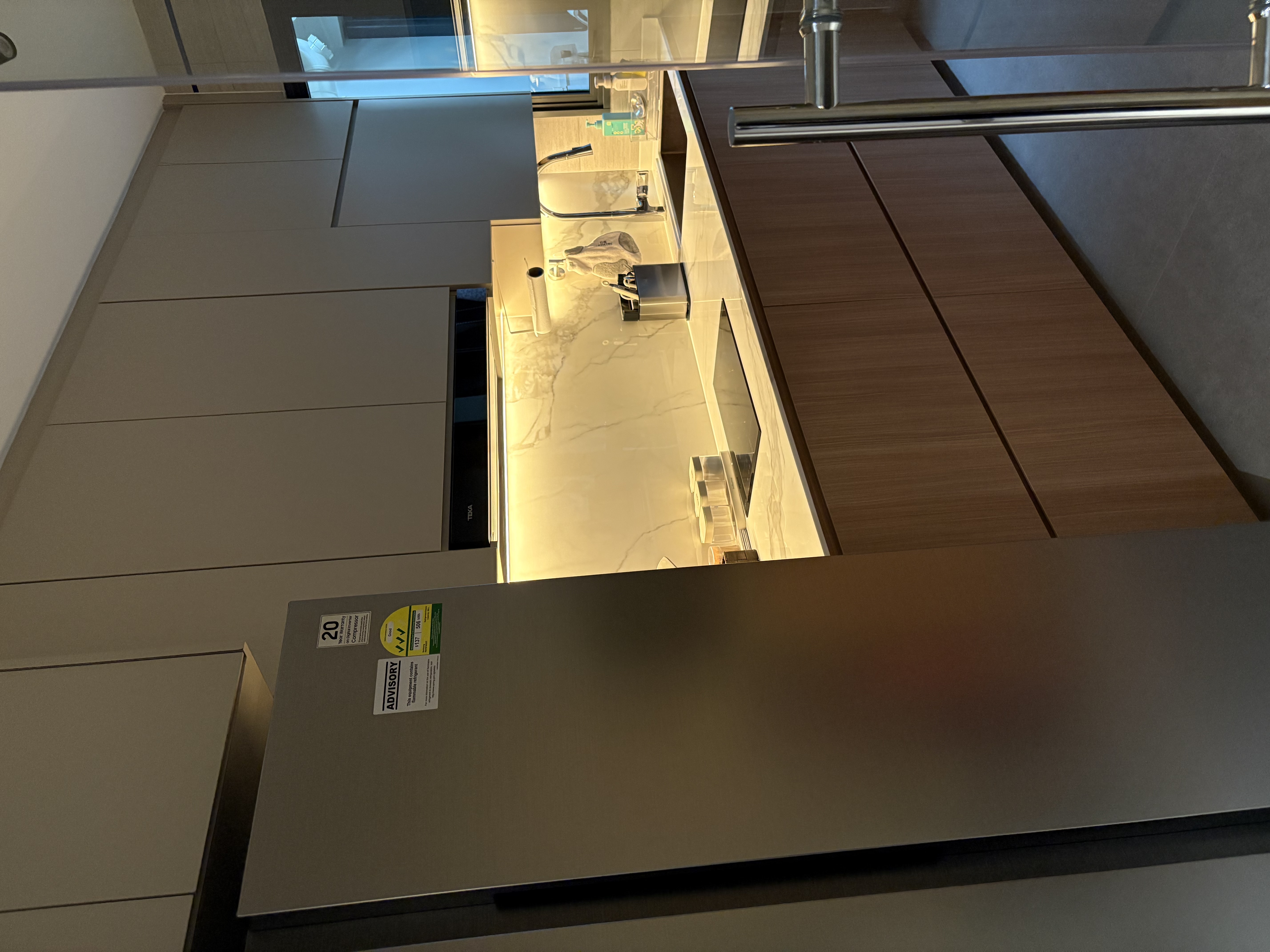 Take a look on our Modern Hotel/Condo vibes kitchen 🥰