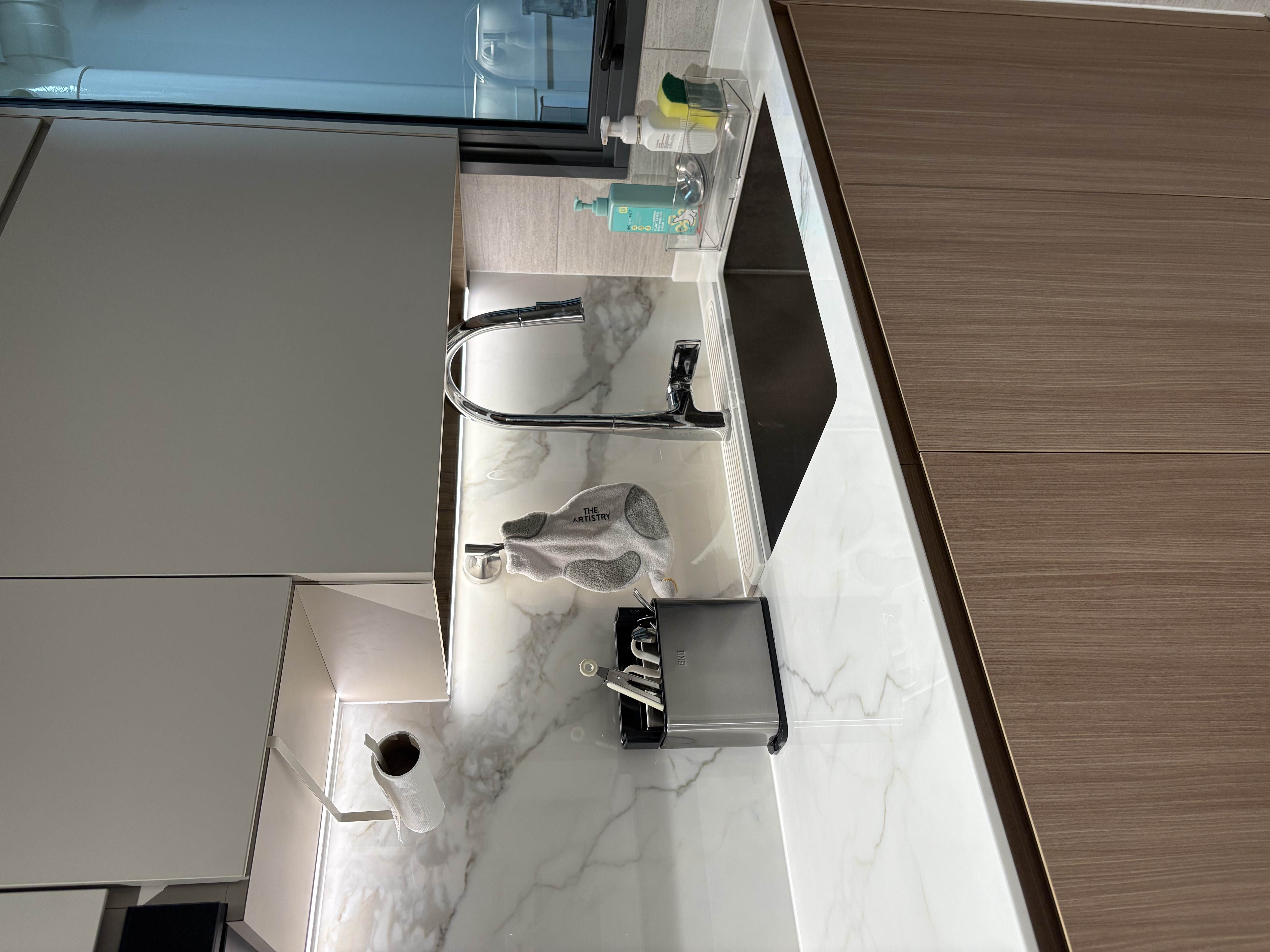 Take a look on our Modern Hotel/Condo vibes kitchen 🥰