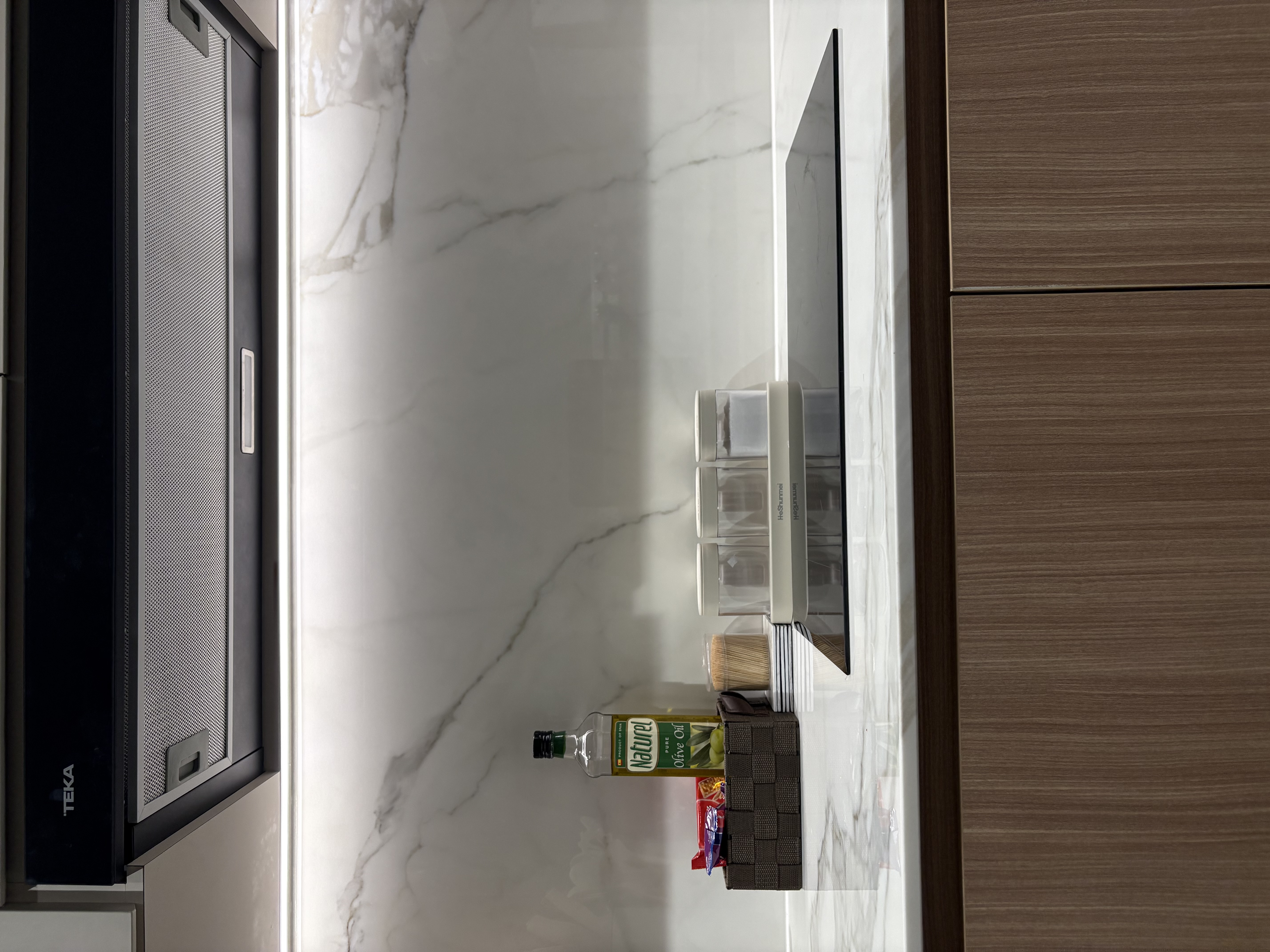 Take a look on our Modern Hotel/Condo vibes kitchen 🥰