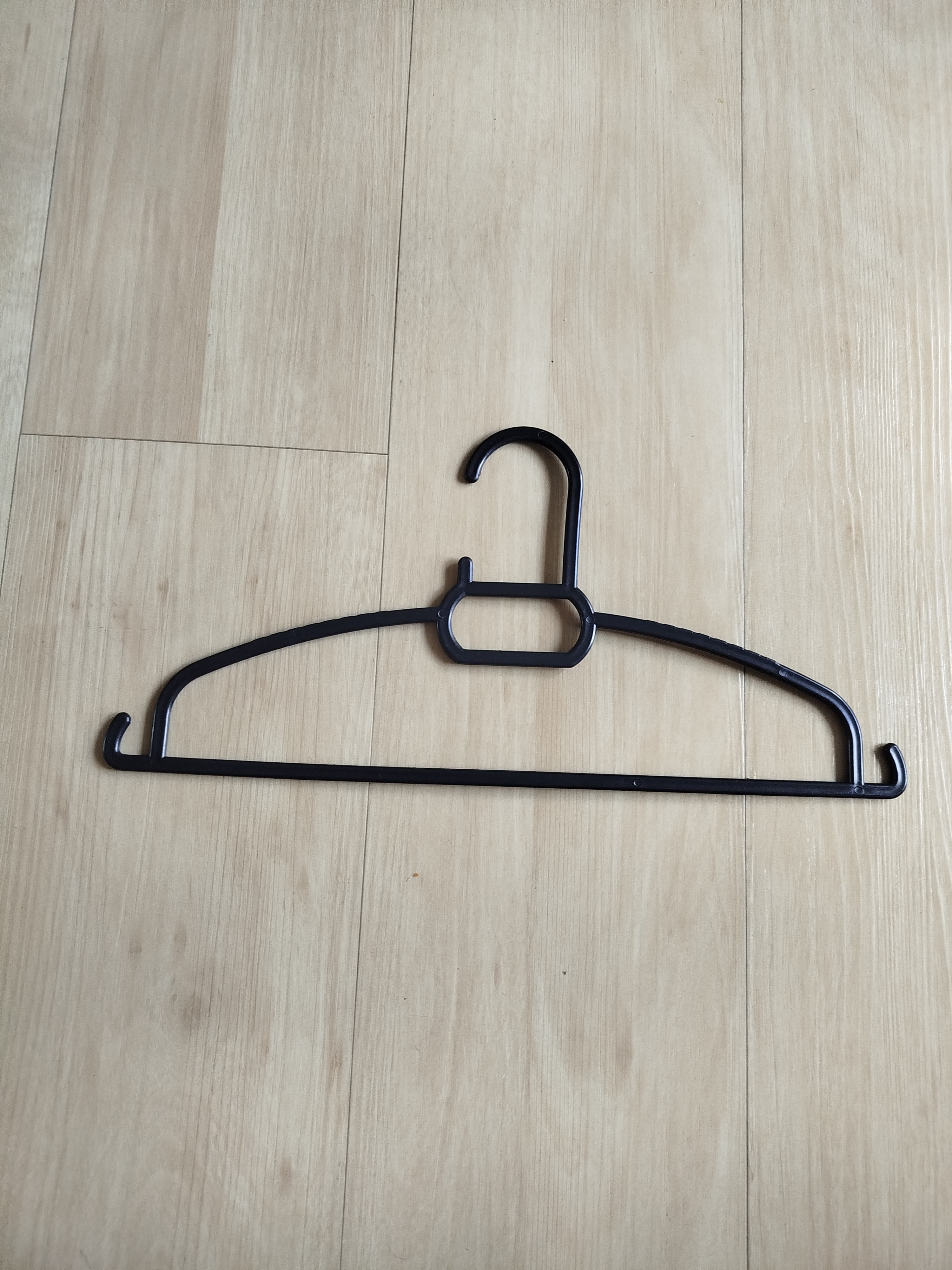 Small Detail, Big Difference: How Matching Hangers Keep My Wardrobe Ca