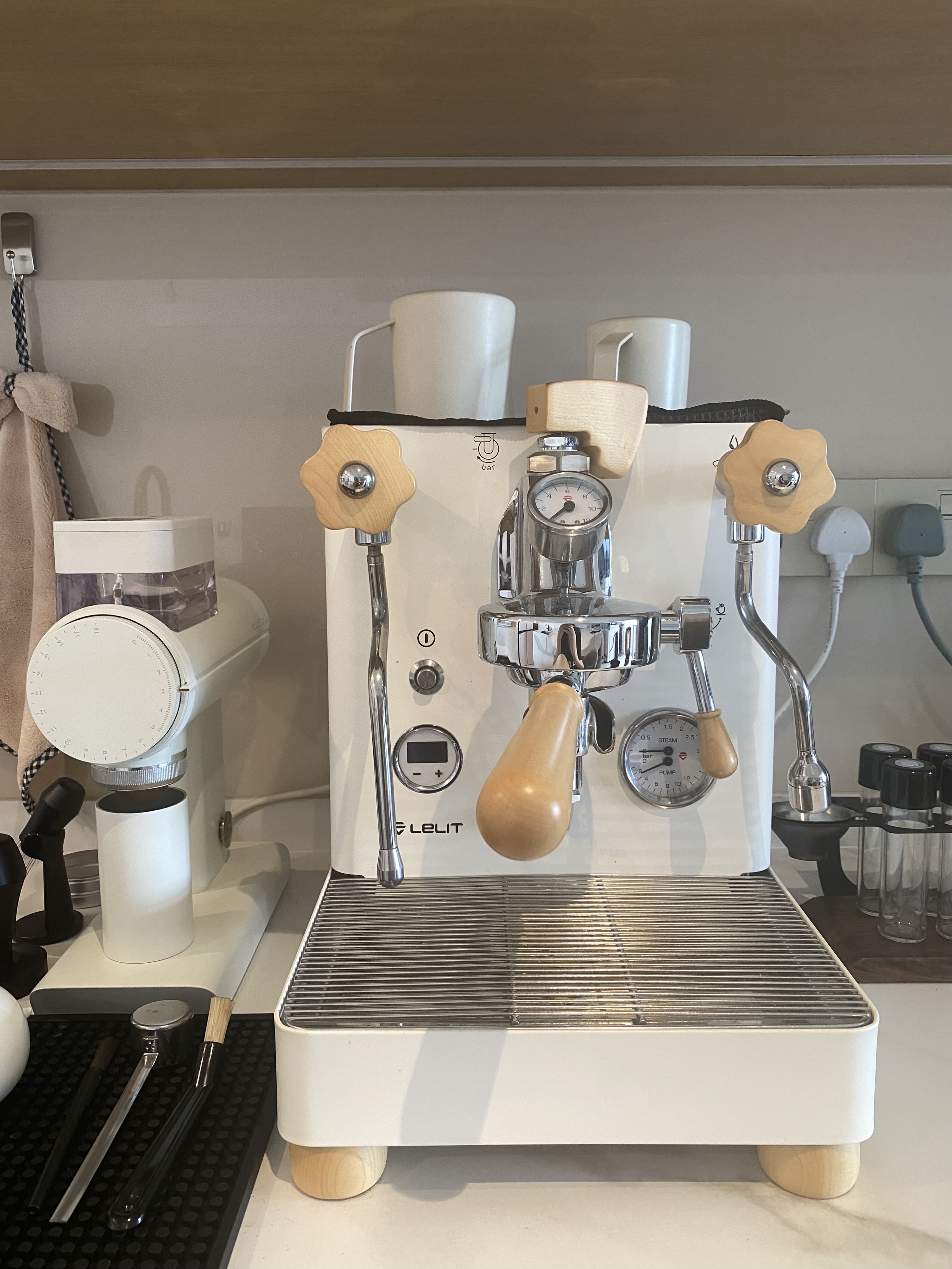 $77k Creamy Minimalist 4R BTO with 8.5x5ft Island & Coffee Bar