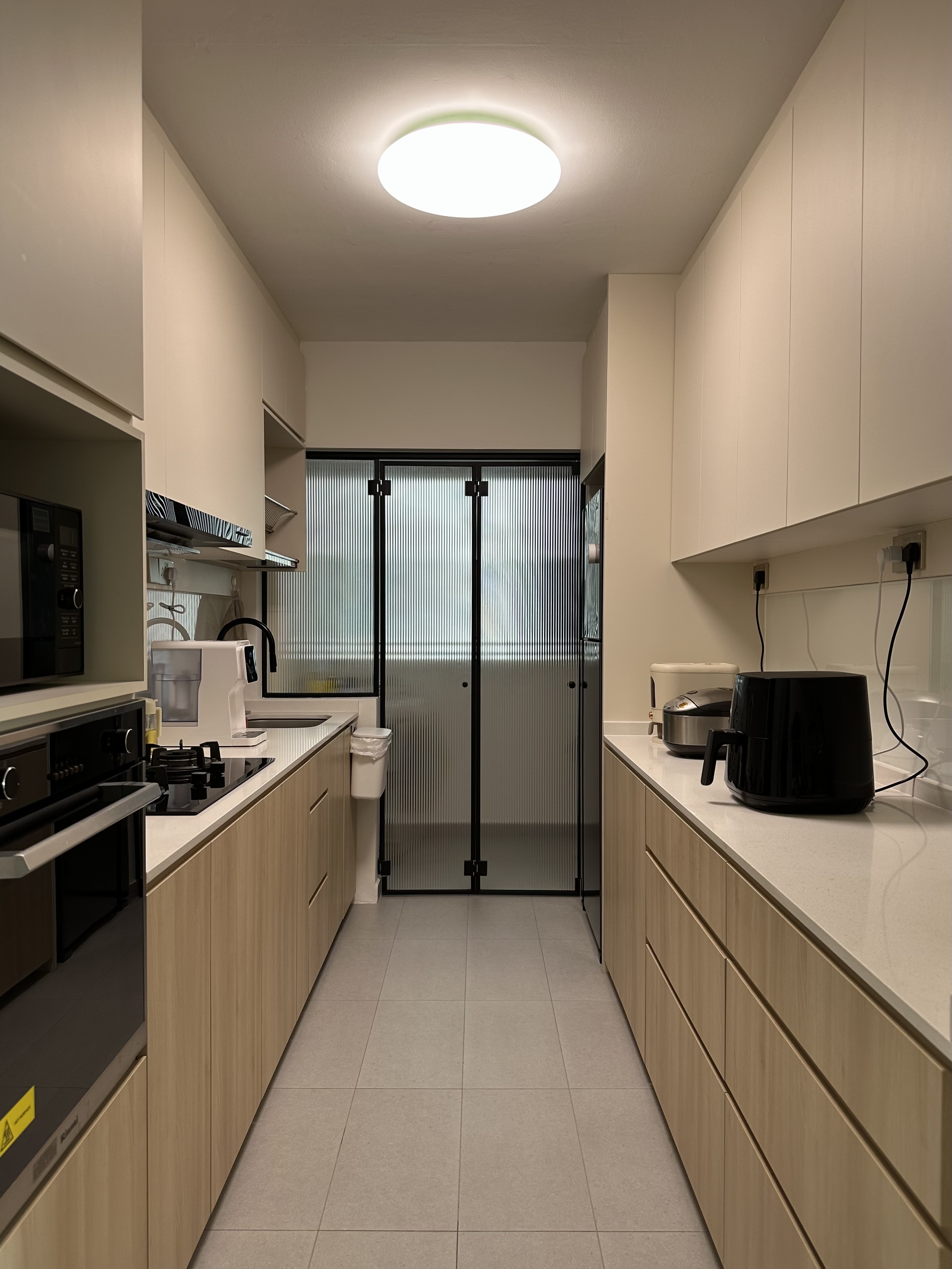 Our Galley Kitchen: Simple, Functional, Easy To Clean 🍚