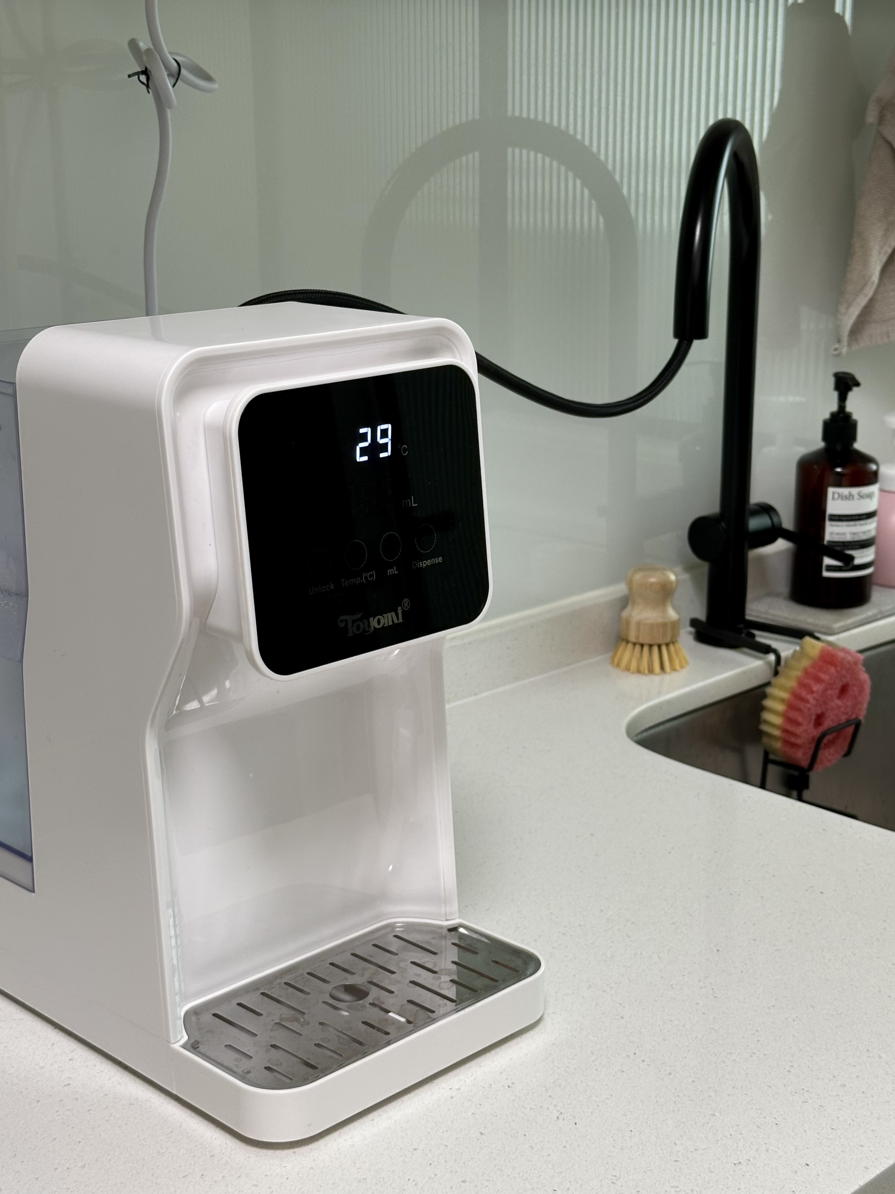 Our Galley Kitchen: Simple, Functional, Easy To Clean 🍚