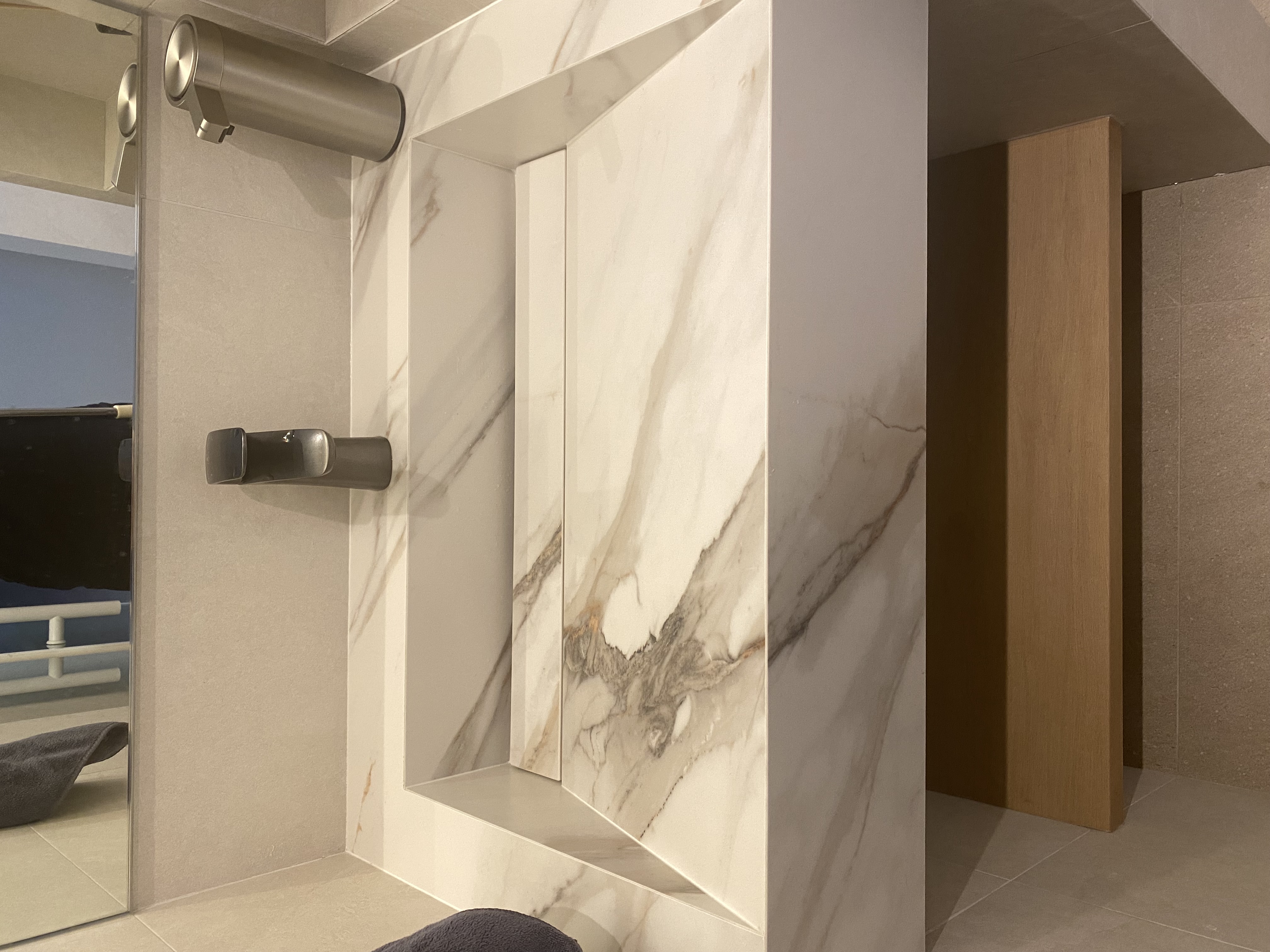 Hotel-Vibes Light & Dark Theme Bathrooms✨