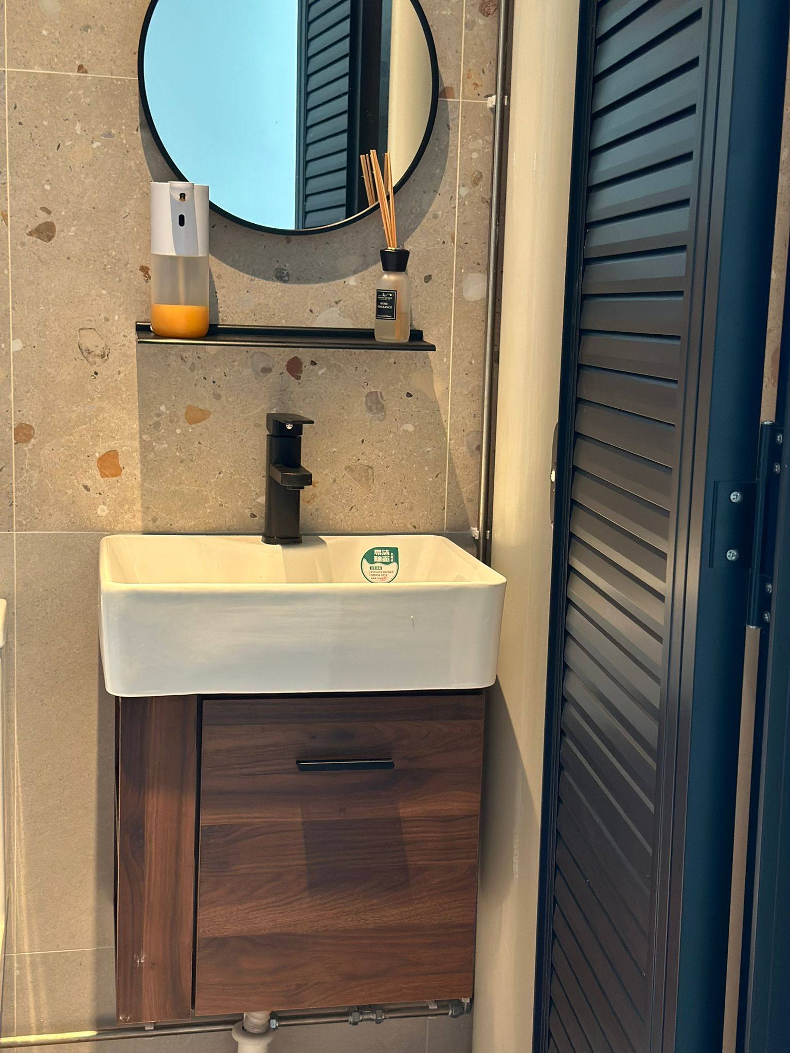 Our-Speck-tacular-bathroom---the-only-area-with-colours-