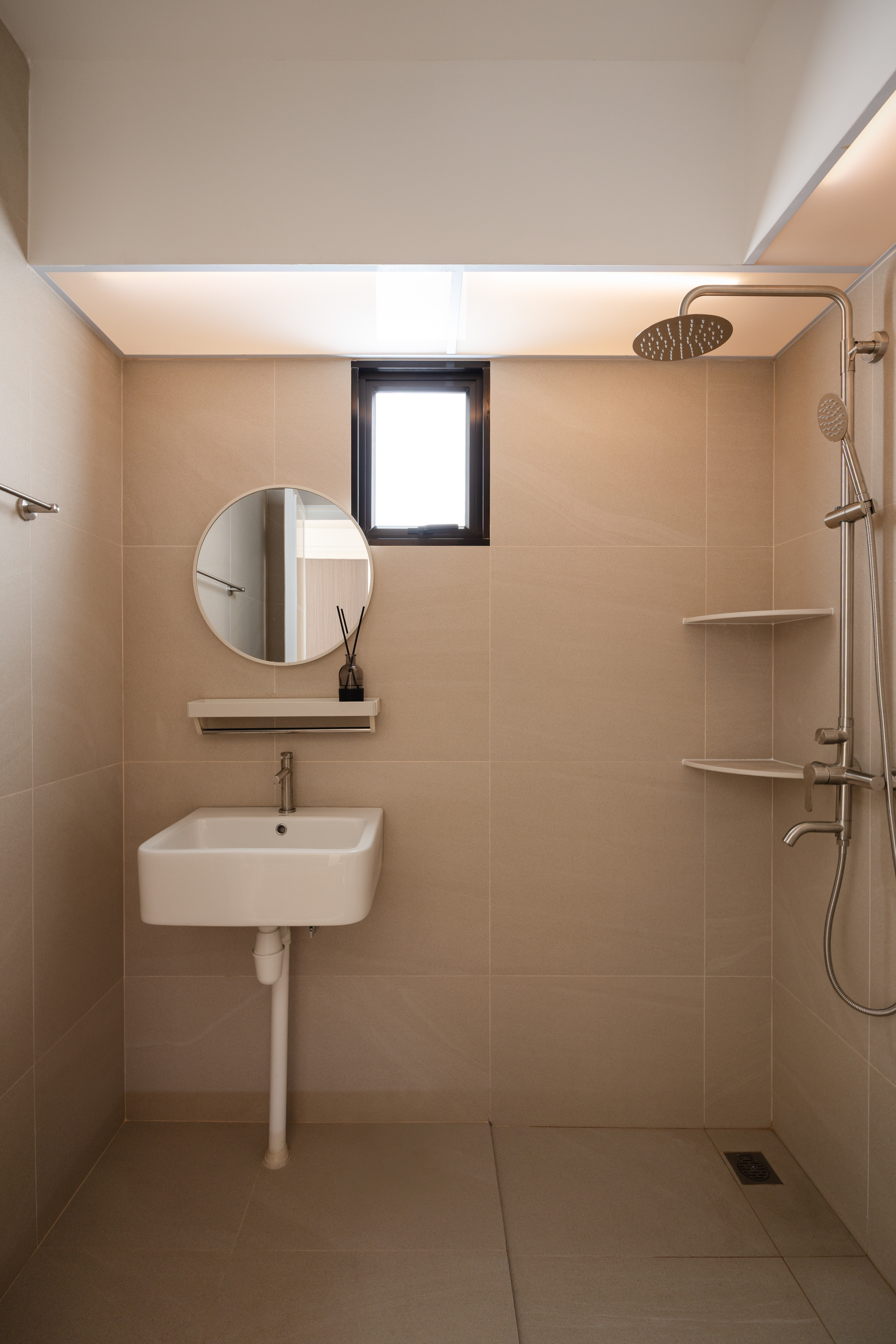 Neutral-Tones,-Everyday-Comfort