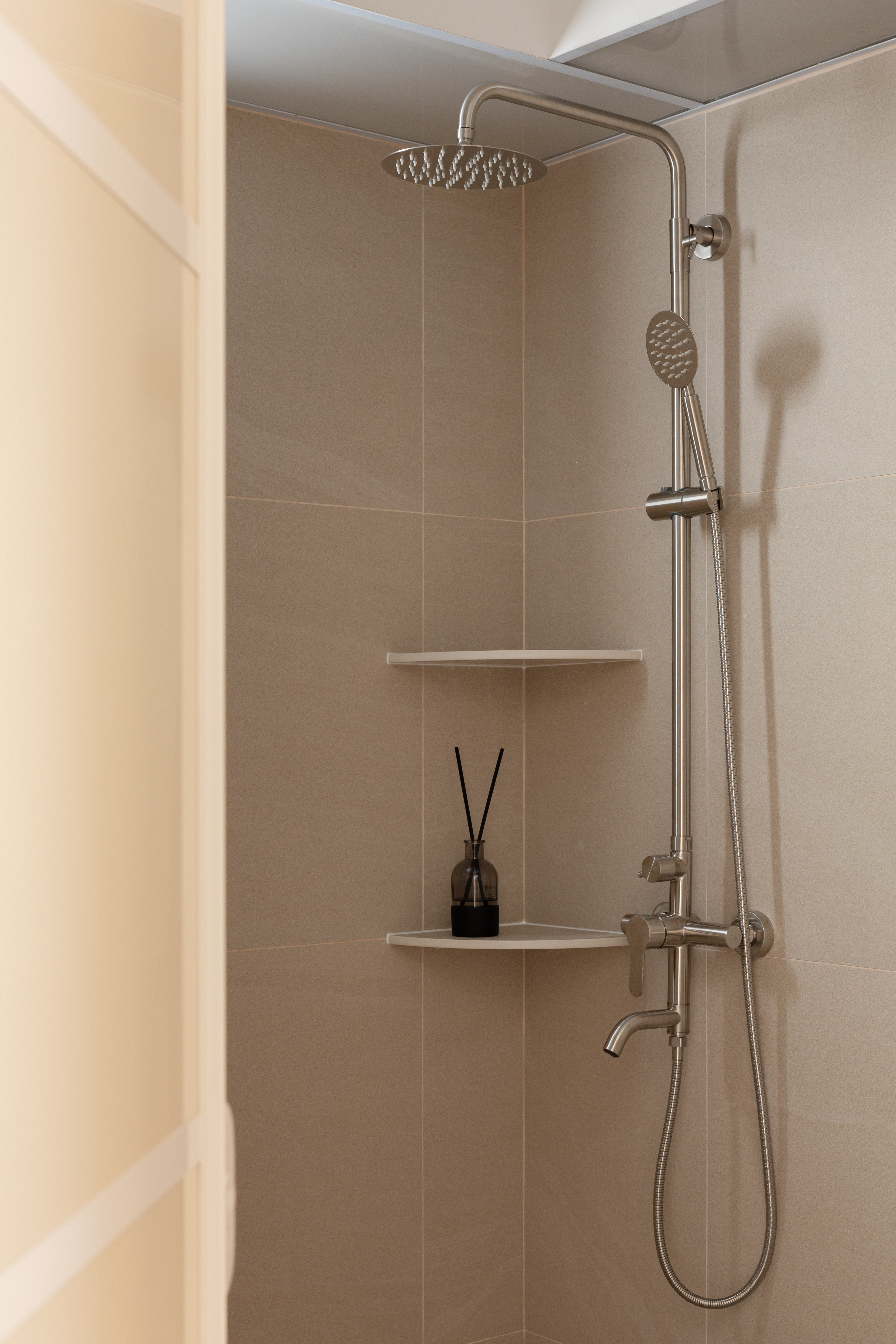 Neutral Tones, Everyday Comfort