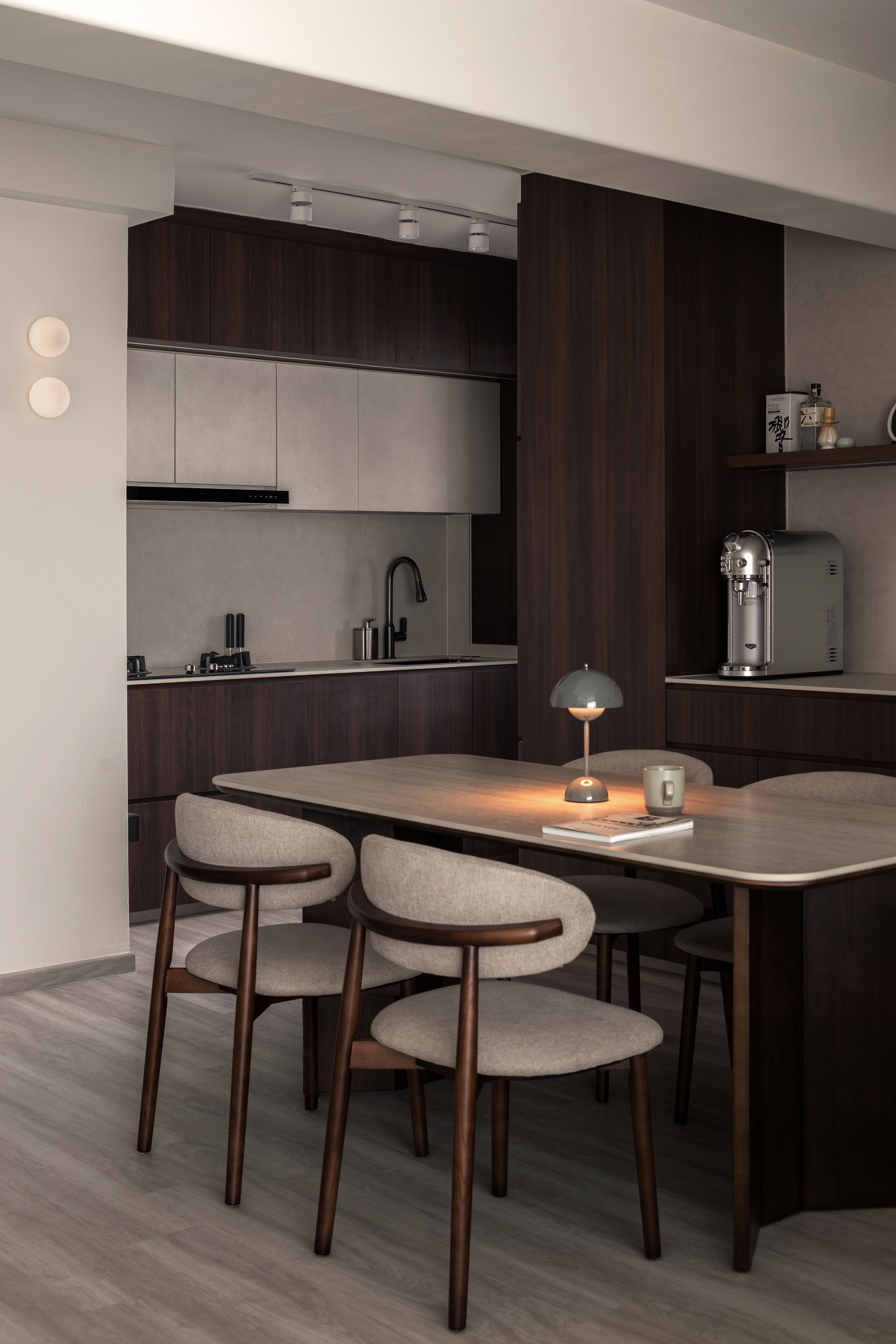 An open-concept Japandi-inspired dwelling 🍵