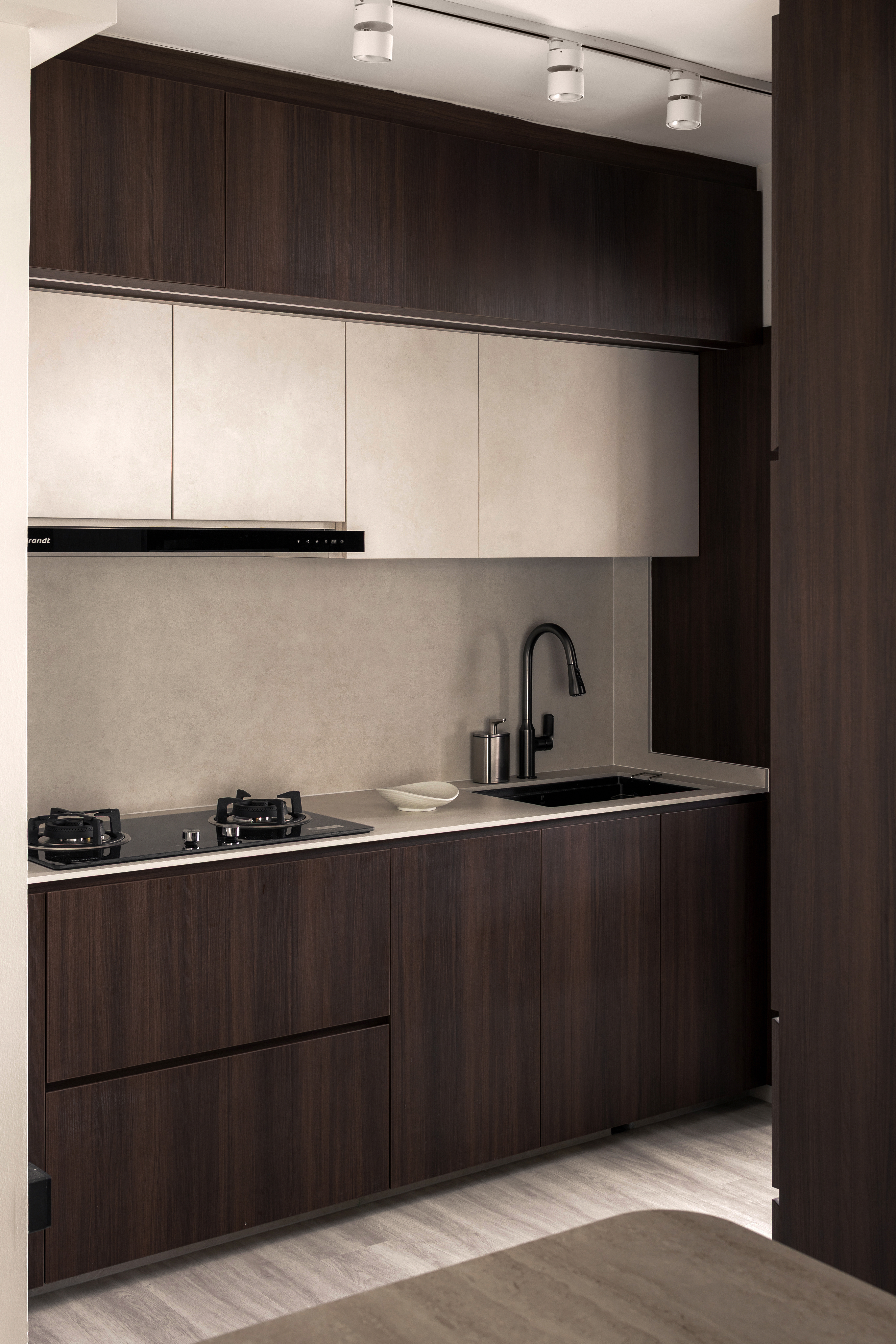 An open-concept Japandi-inspired dwelling 🍵