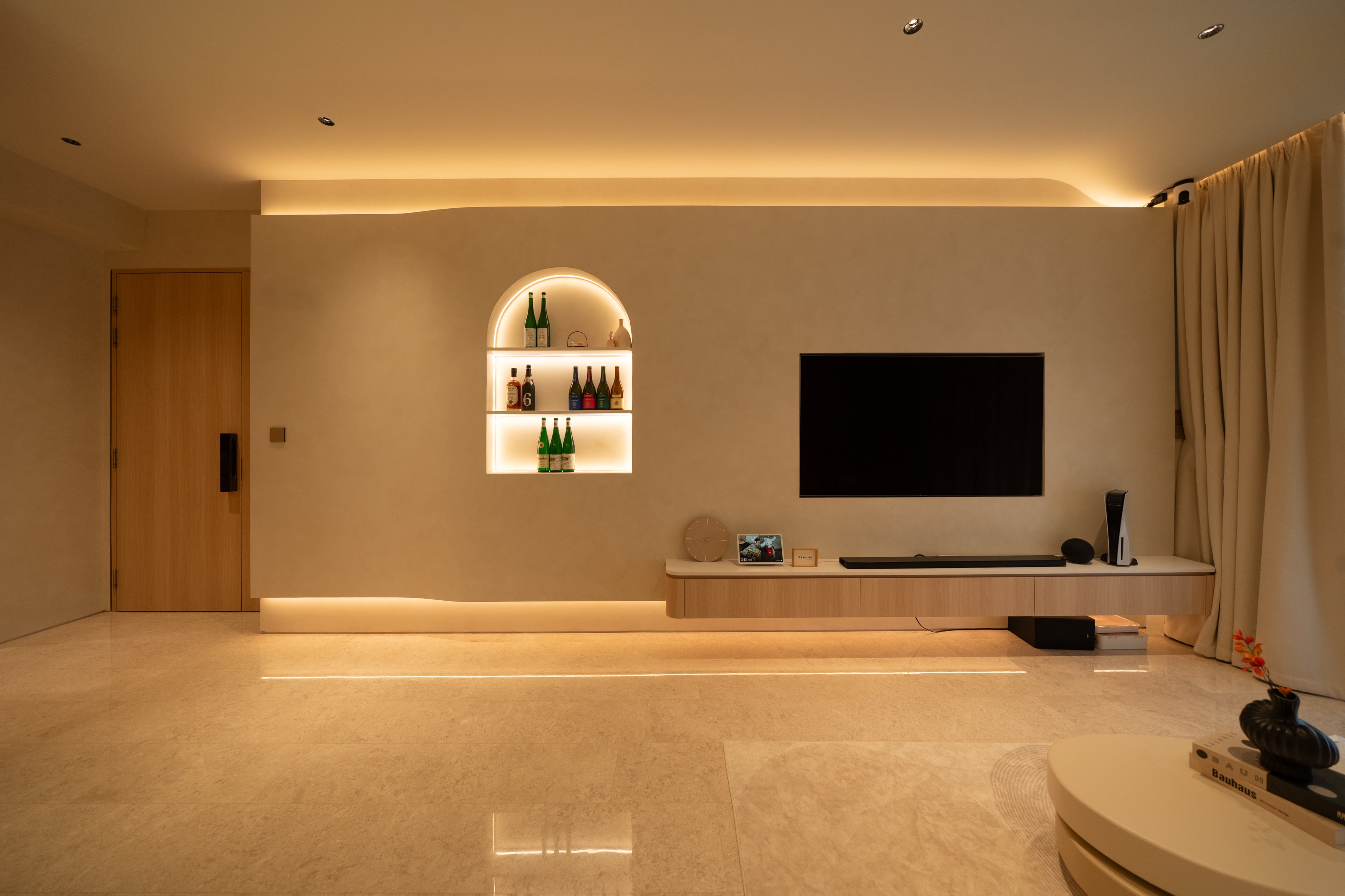 Curves,-warmth-and-light