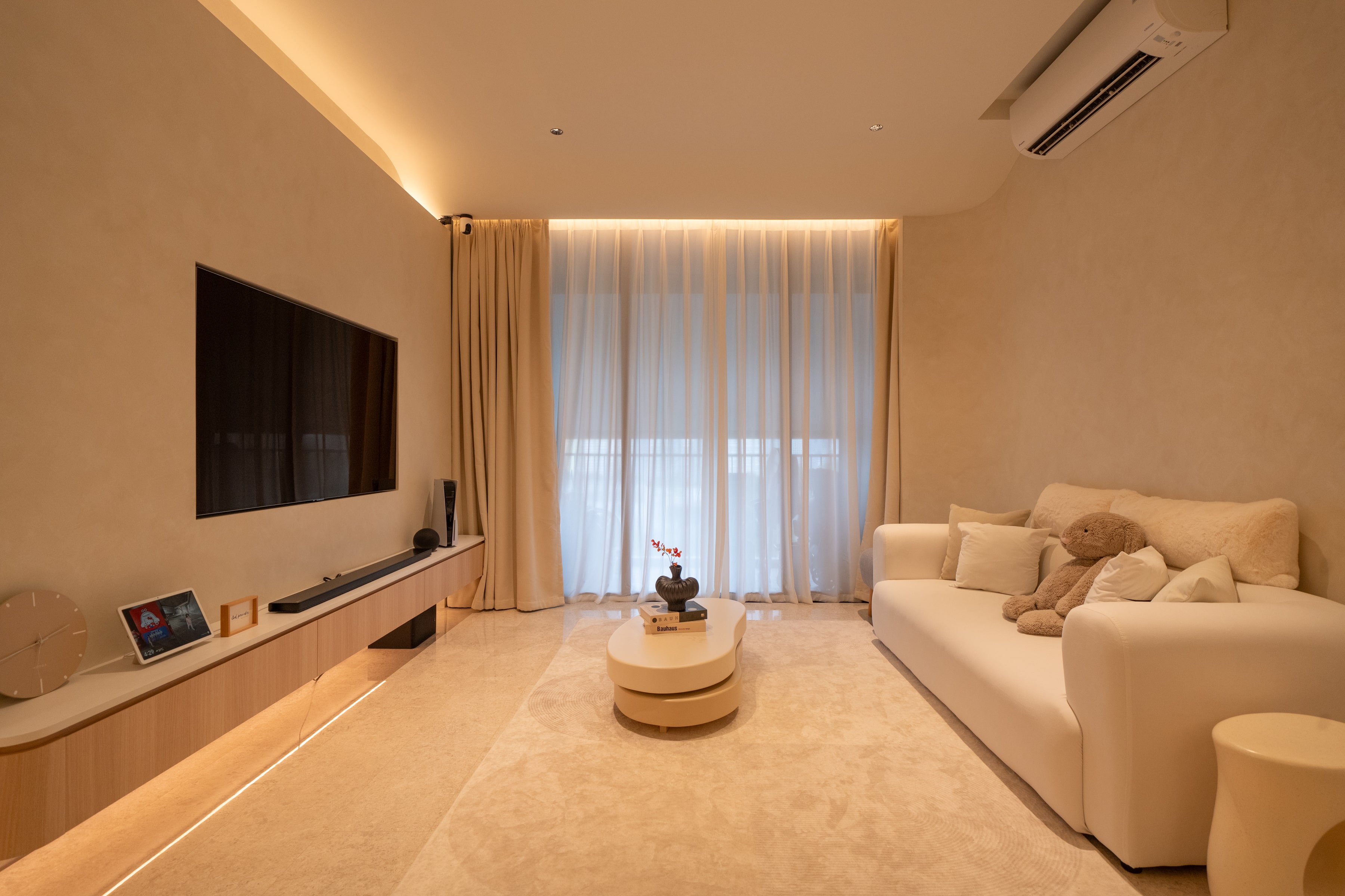 Curves, warmth and light