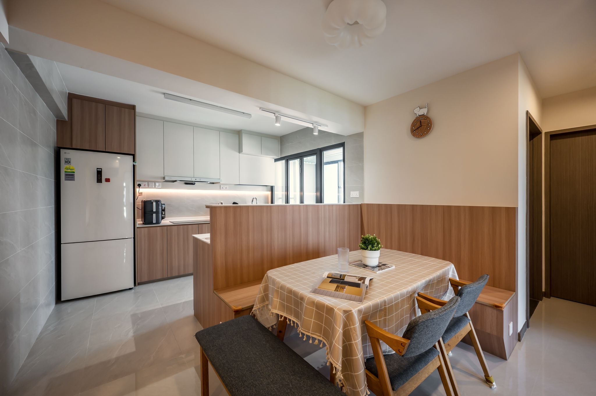 Bright,-Airy-&-Open-Kitchen-