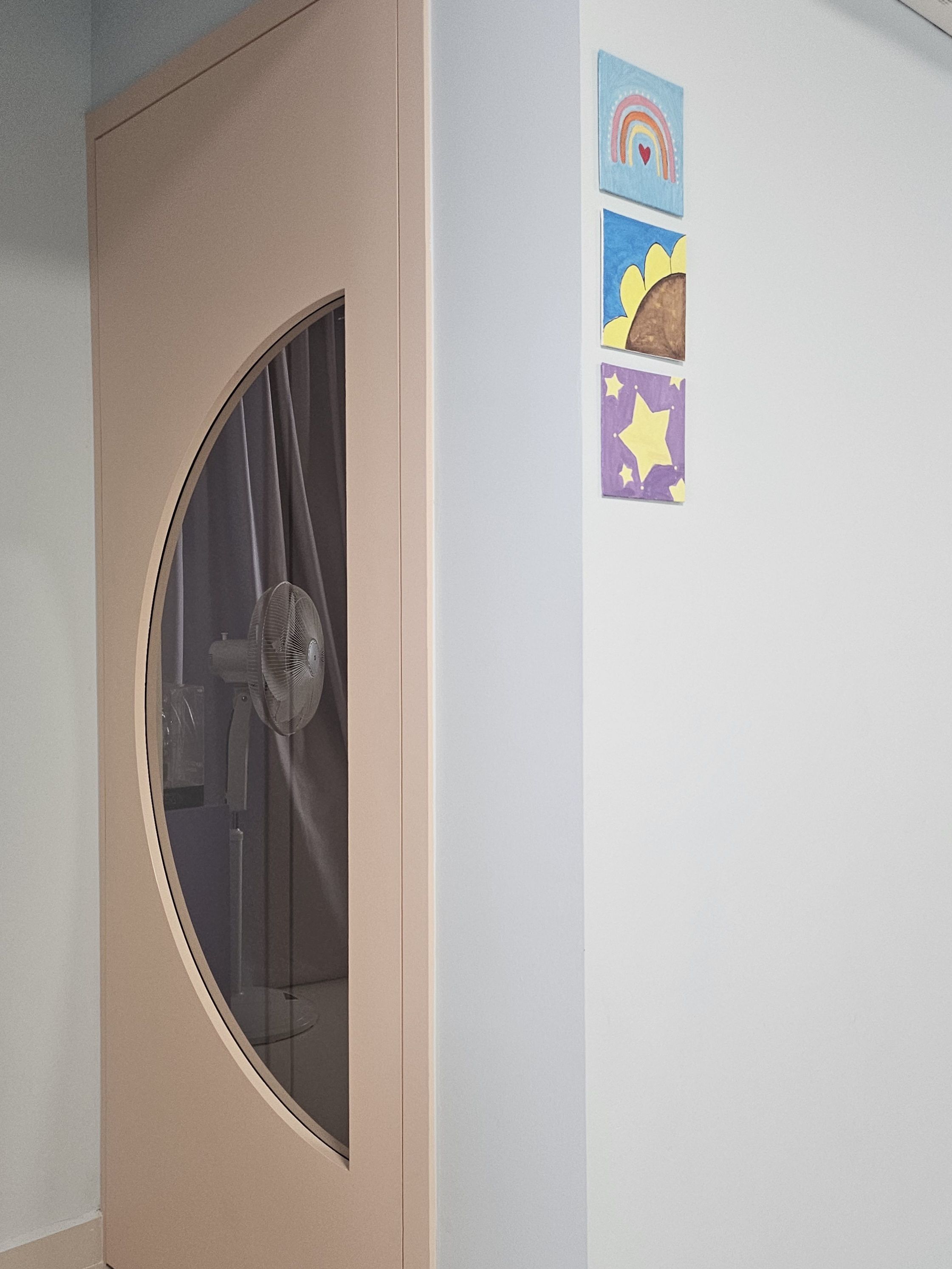 No-Ceiling-Fans,-No-Problem.-Portable-fans-works-fine-too!