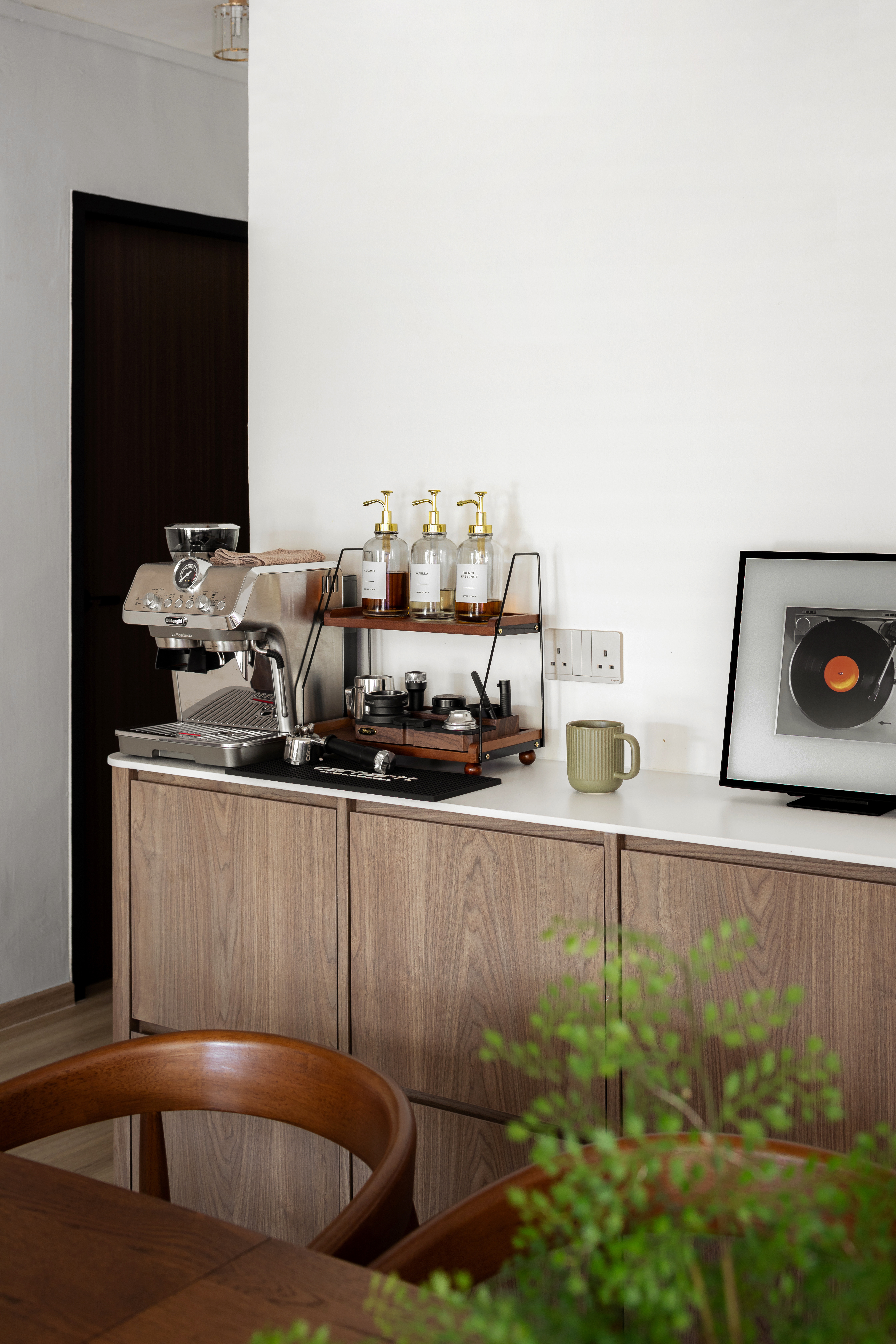 Discover a Warm & Inviting HDB Makeover 🪴