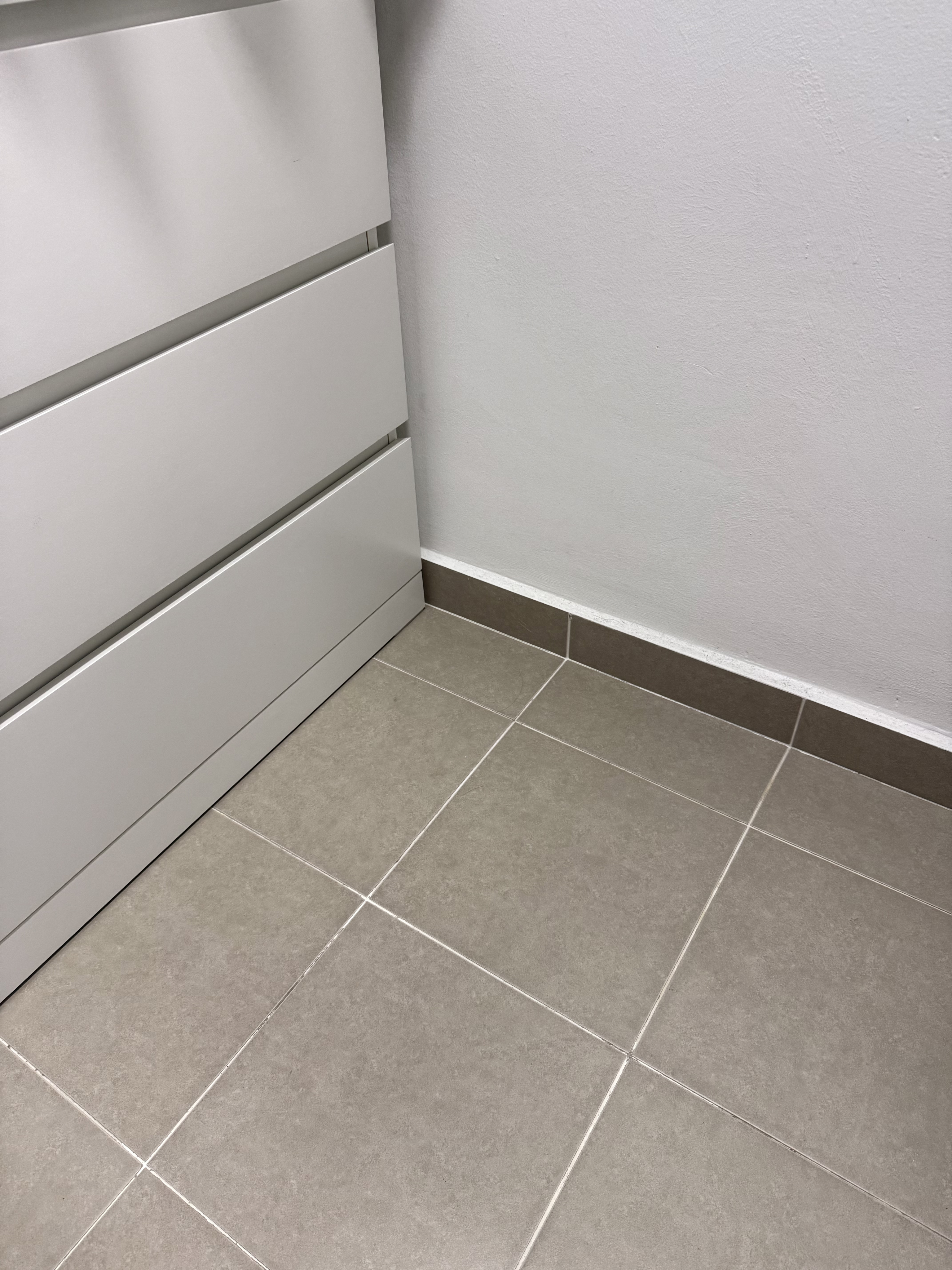 IKEA Malm in the service yard?