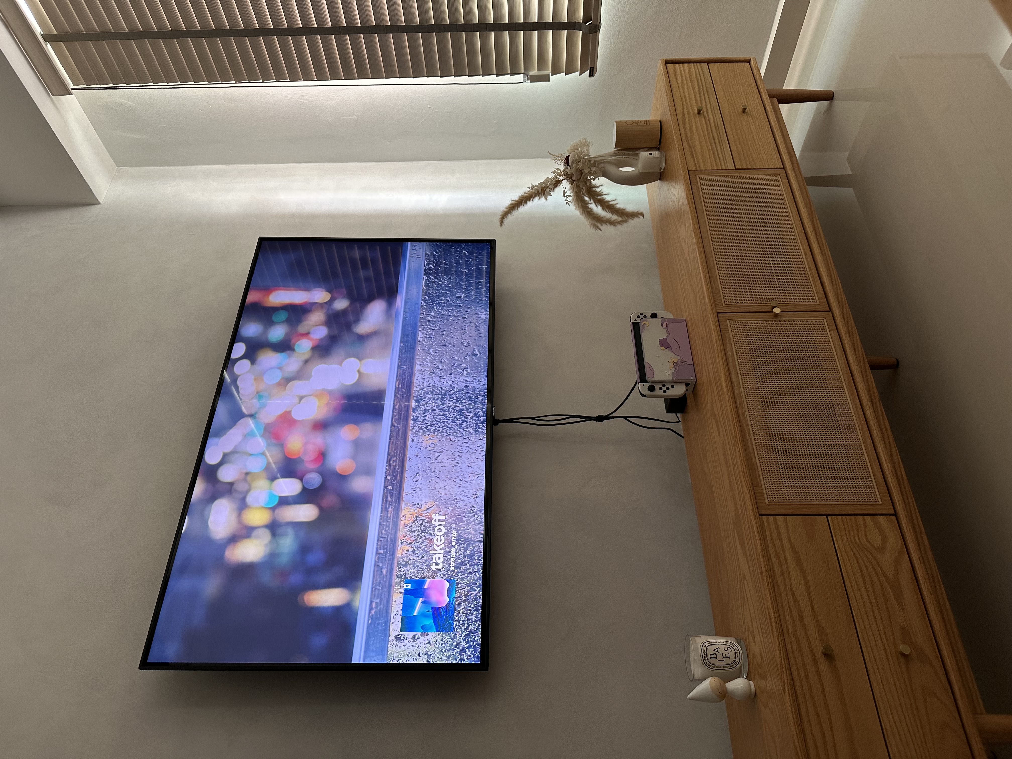 Why We Spend More Time Eating At Our Living Room 👀