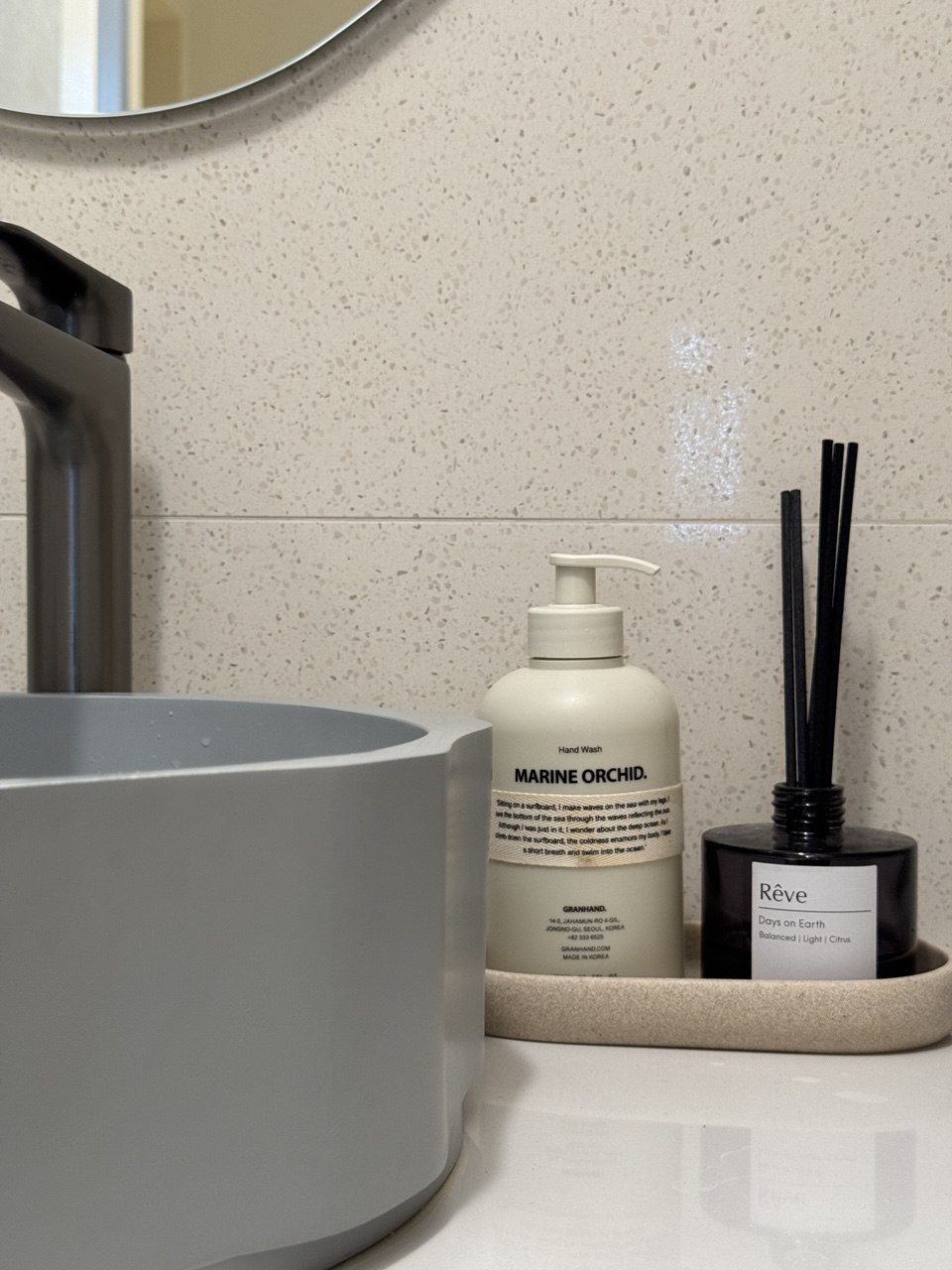 Uplift-Your-Home-Atmosphere-with-Scents-🌷🏡