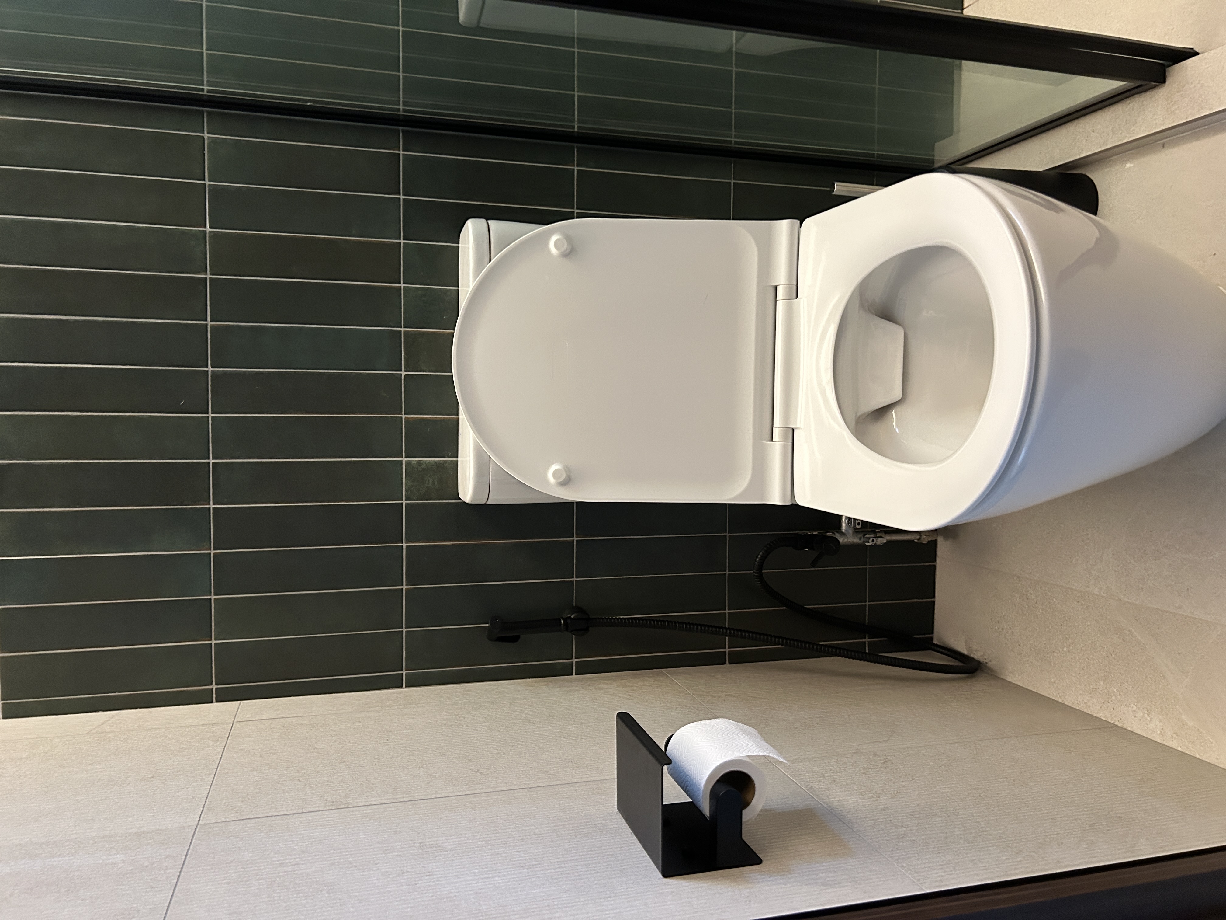 🚽 how we designed a sleek common bathroom that guests love to use!