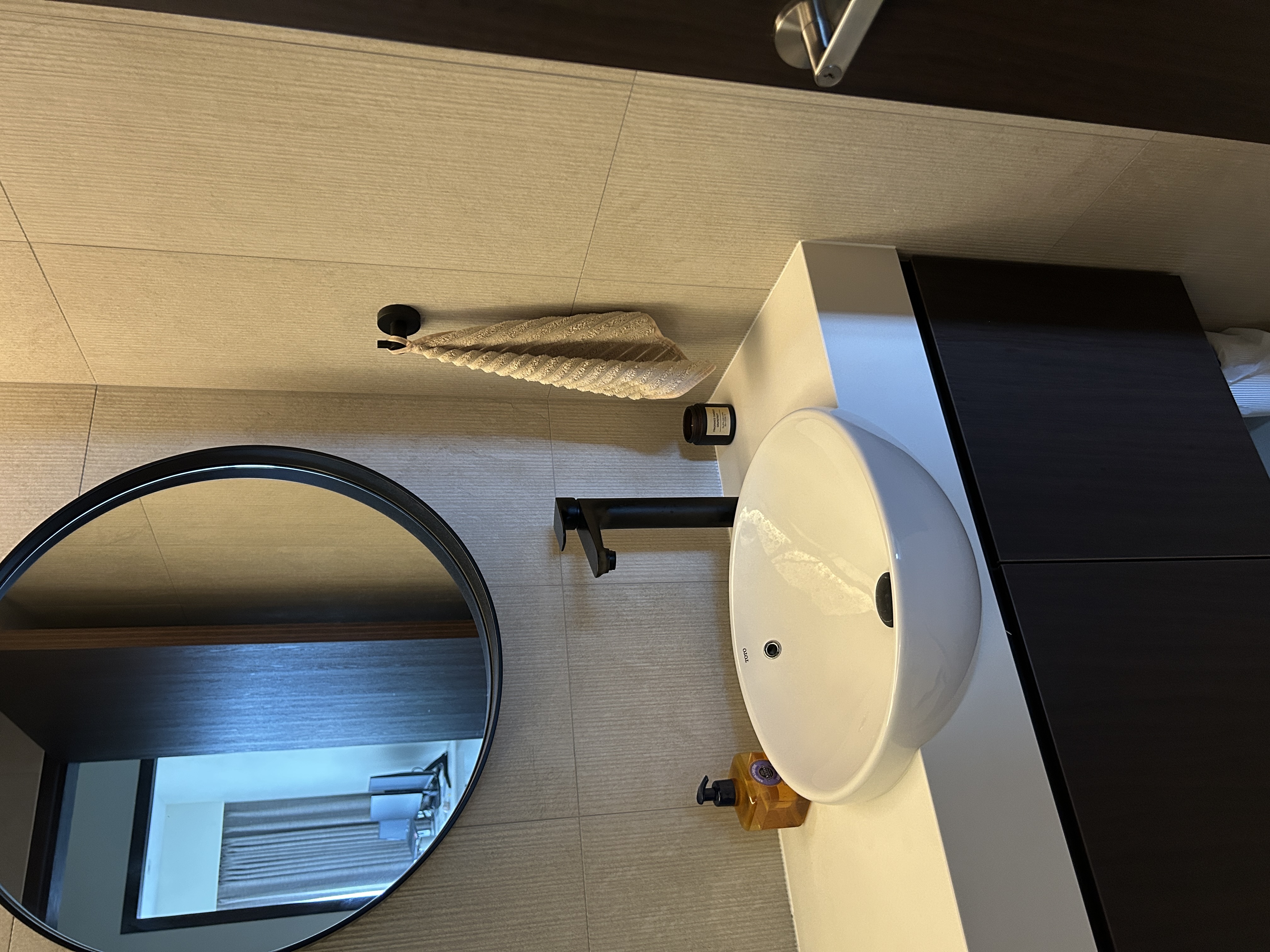 🚽 how we designed a sleek common bathroom that guests love to use!