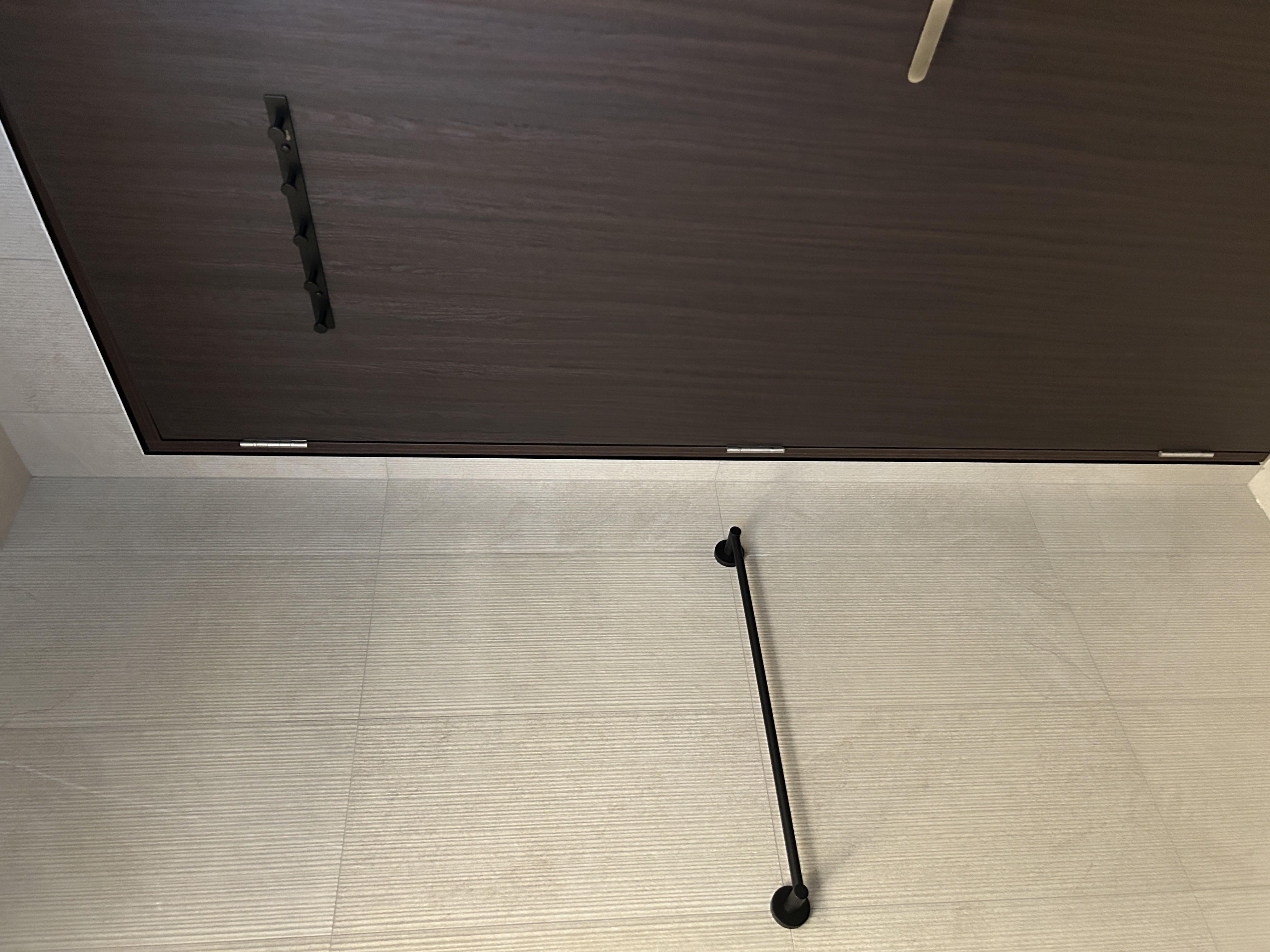 🚽 how we designed a sleek common bathroom that guests love to use!