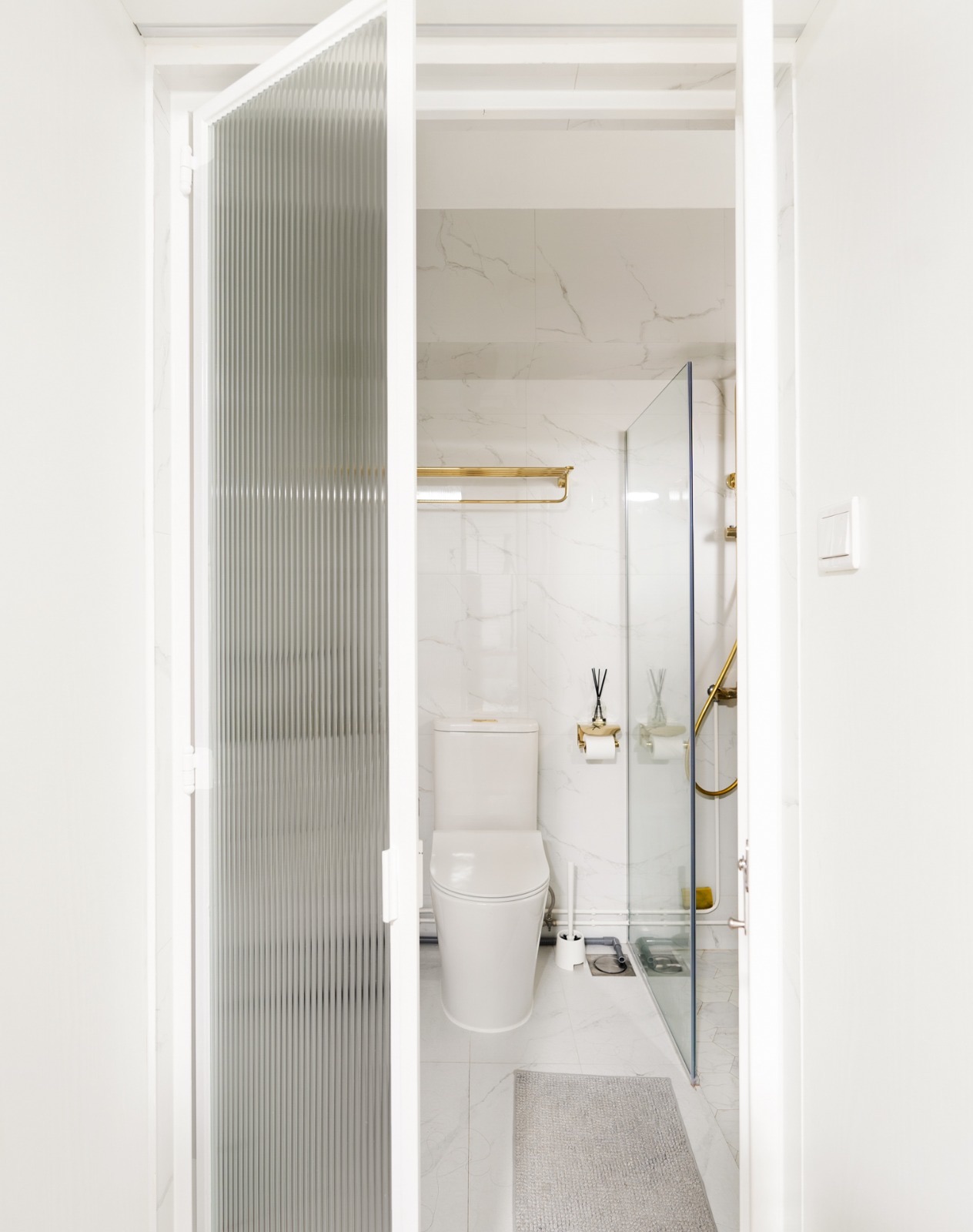 White and gold minimalist toilet
