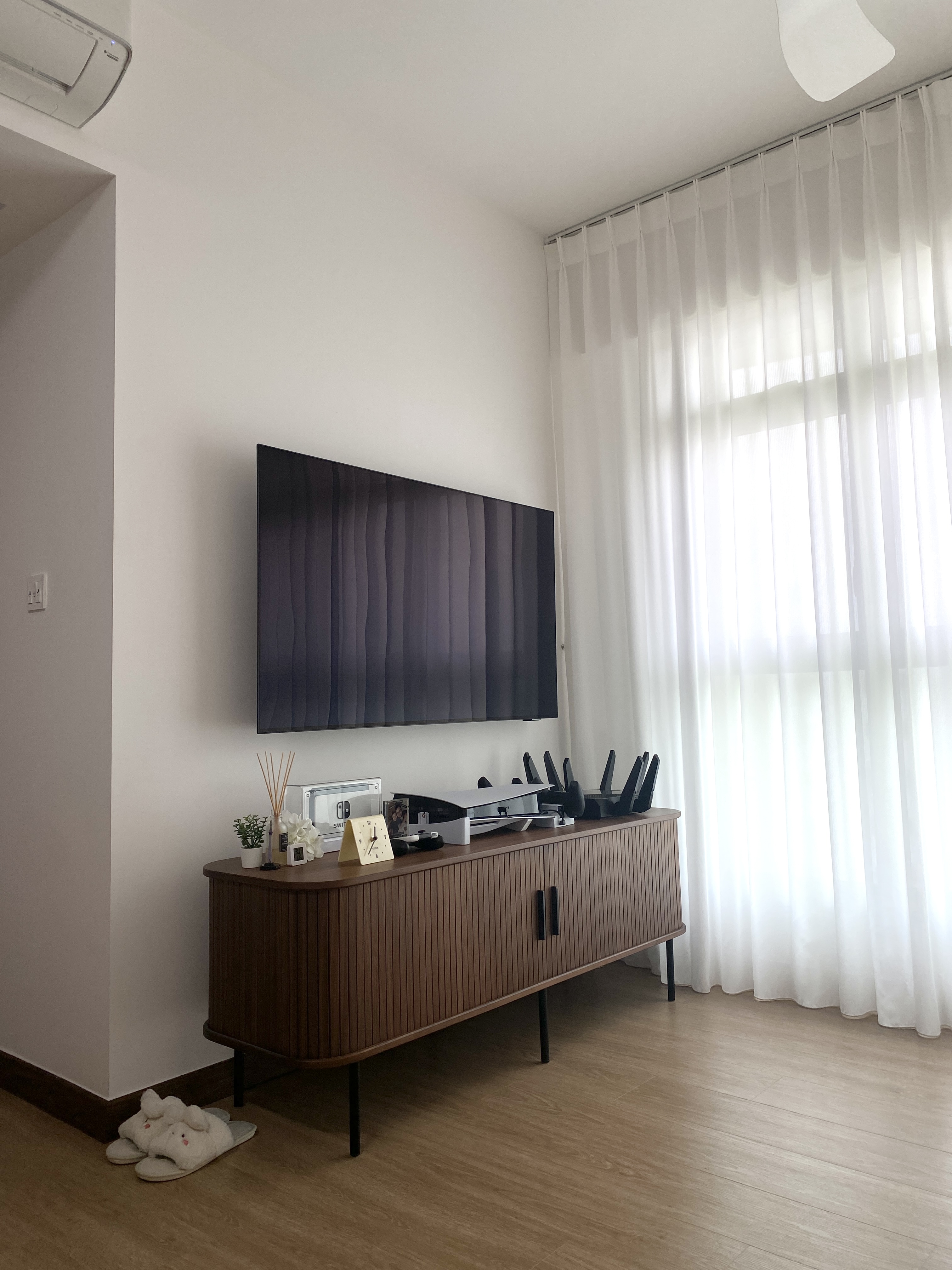 Imagining Floating Shelves in Our Home Using AI ✨