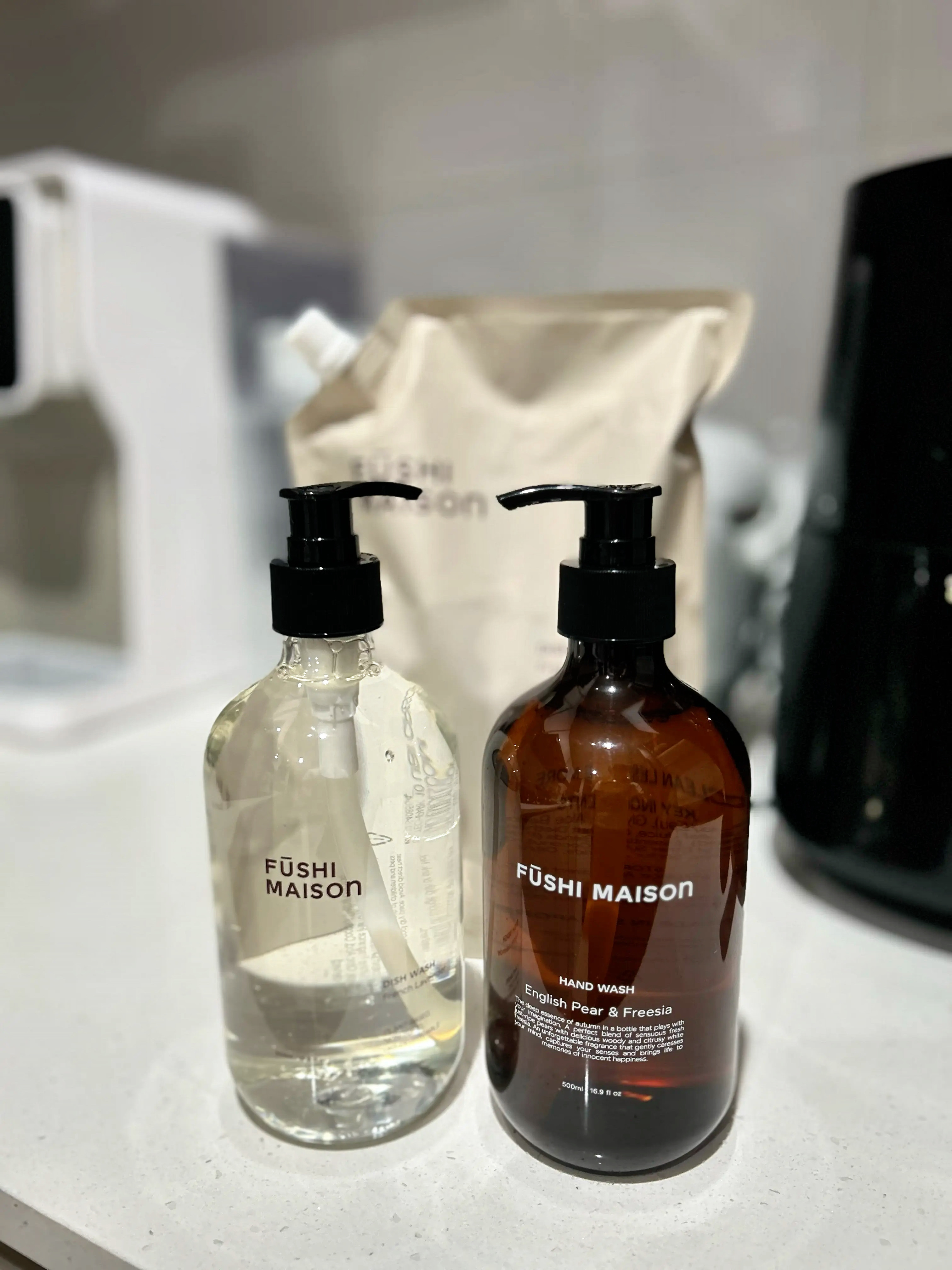 Soft, hydrated hands with a hint of nature. Fushi Maison hand gel